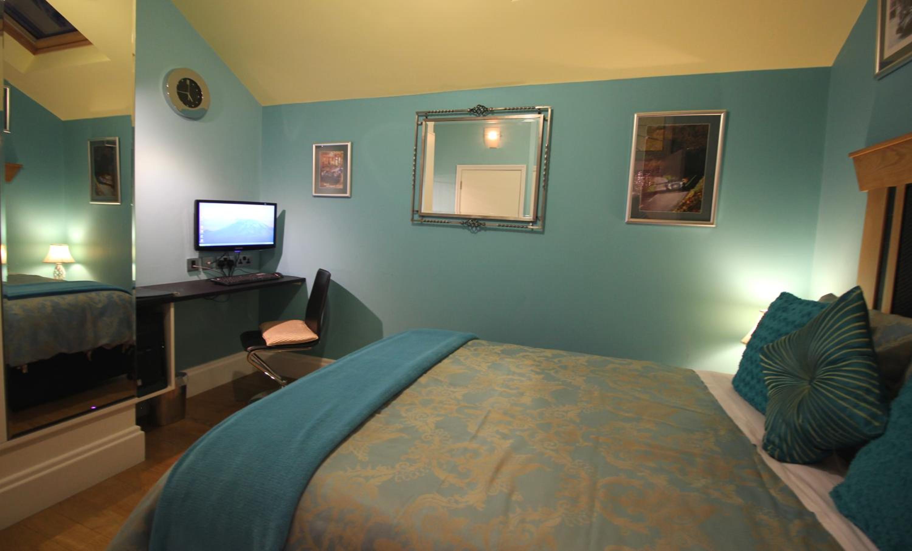 Double Room - Photo 5