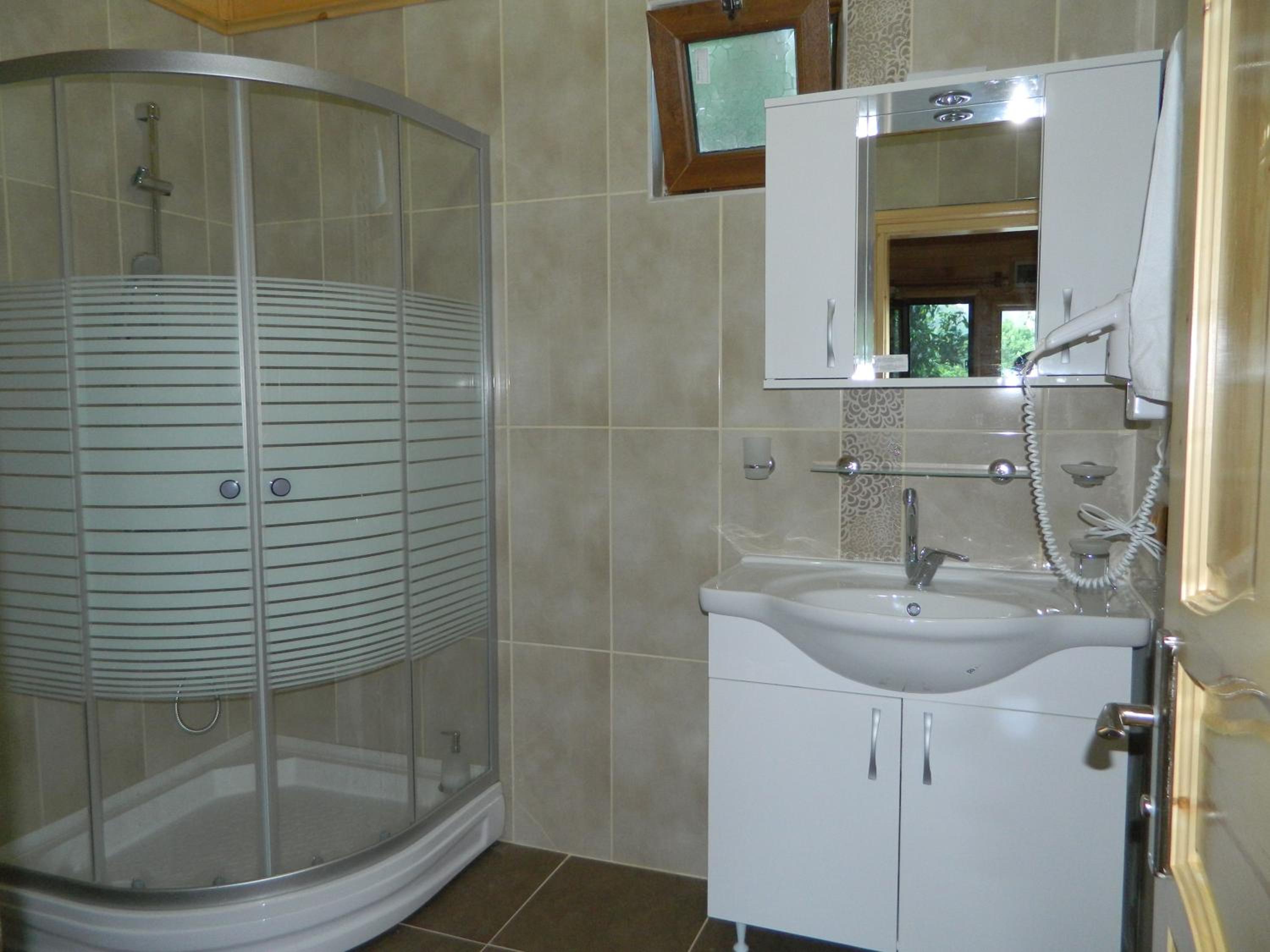 Bungalow (3 Adults + 1 Child)