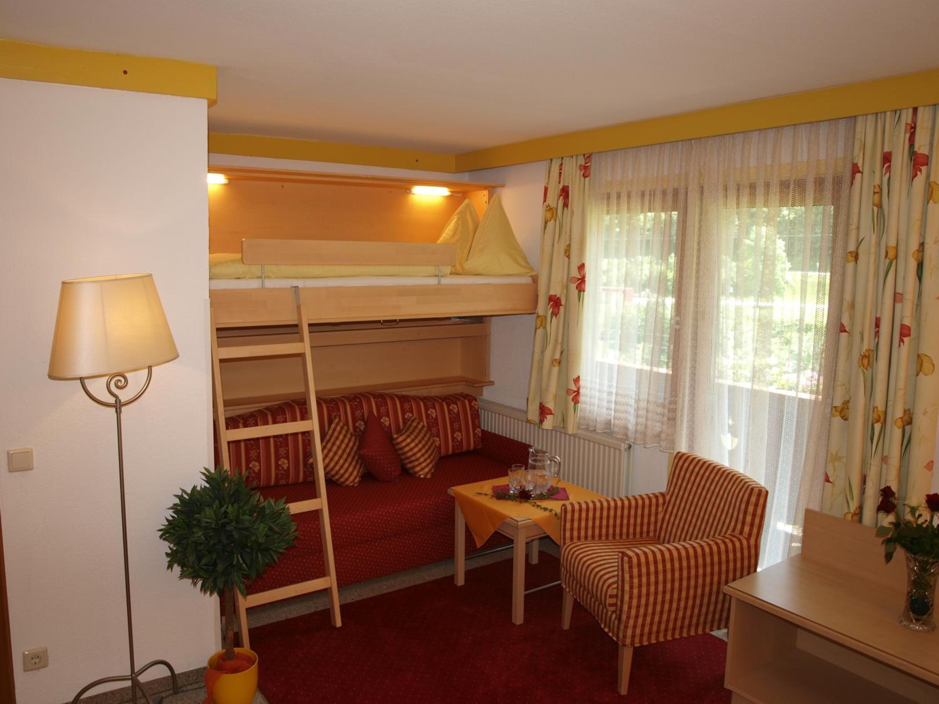 Double or Twin Room with Balcony photo 2