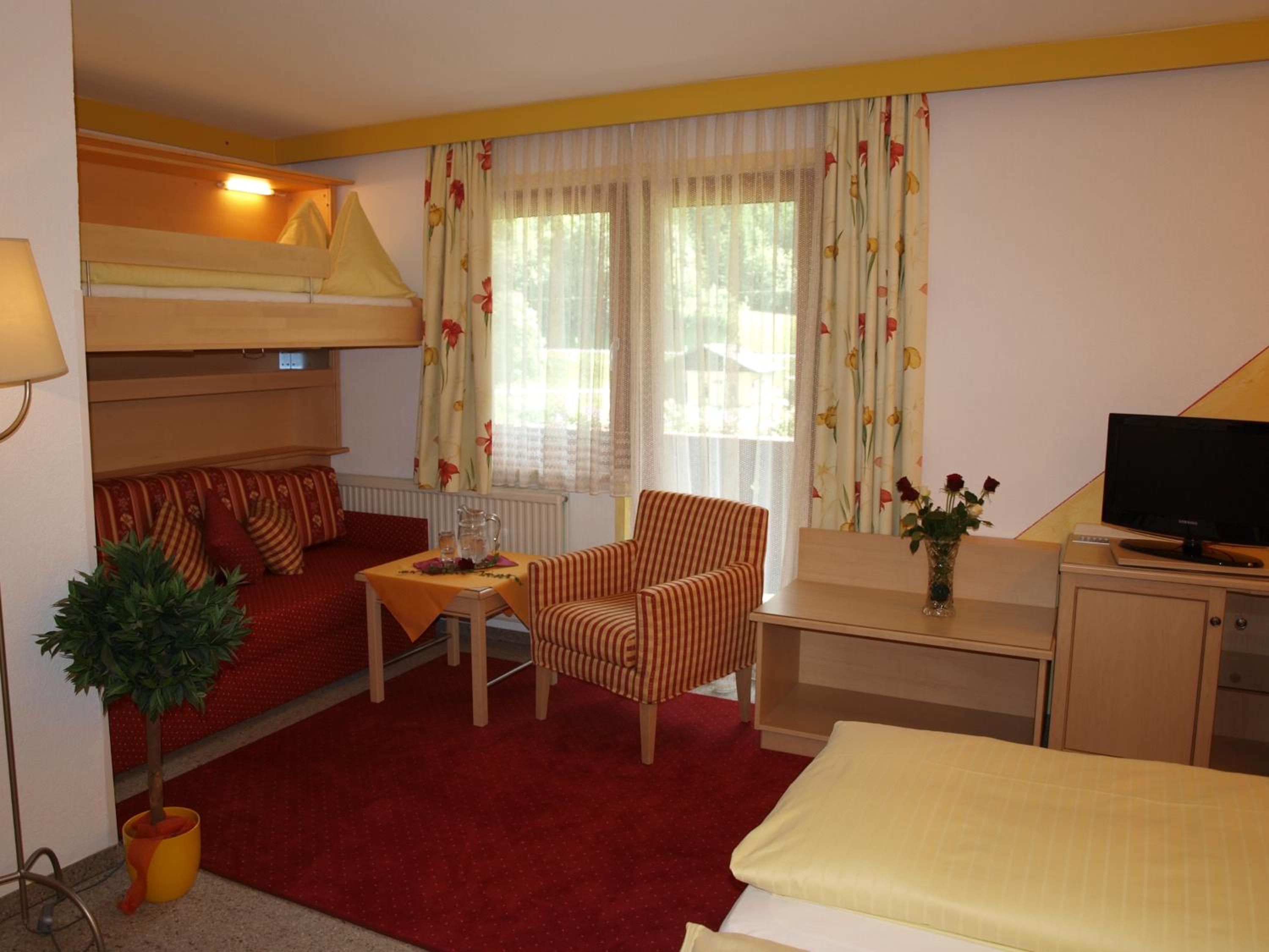 Double or Twin Room with Balcony photo 3