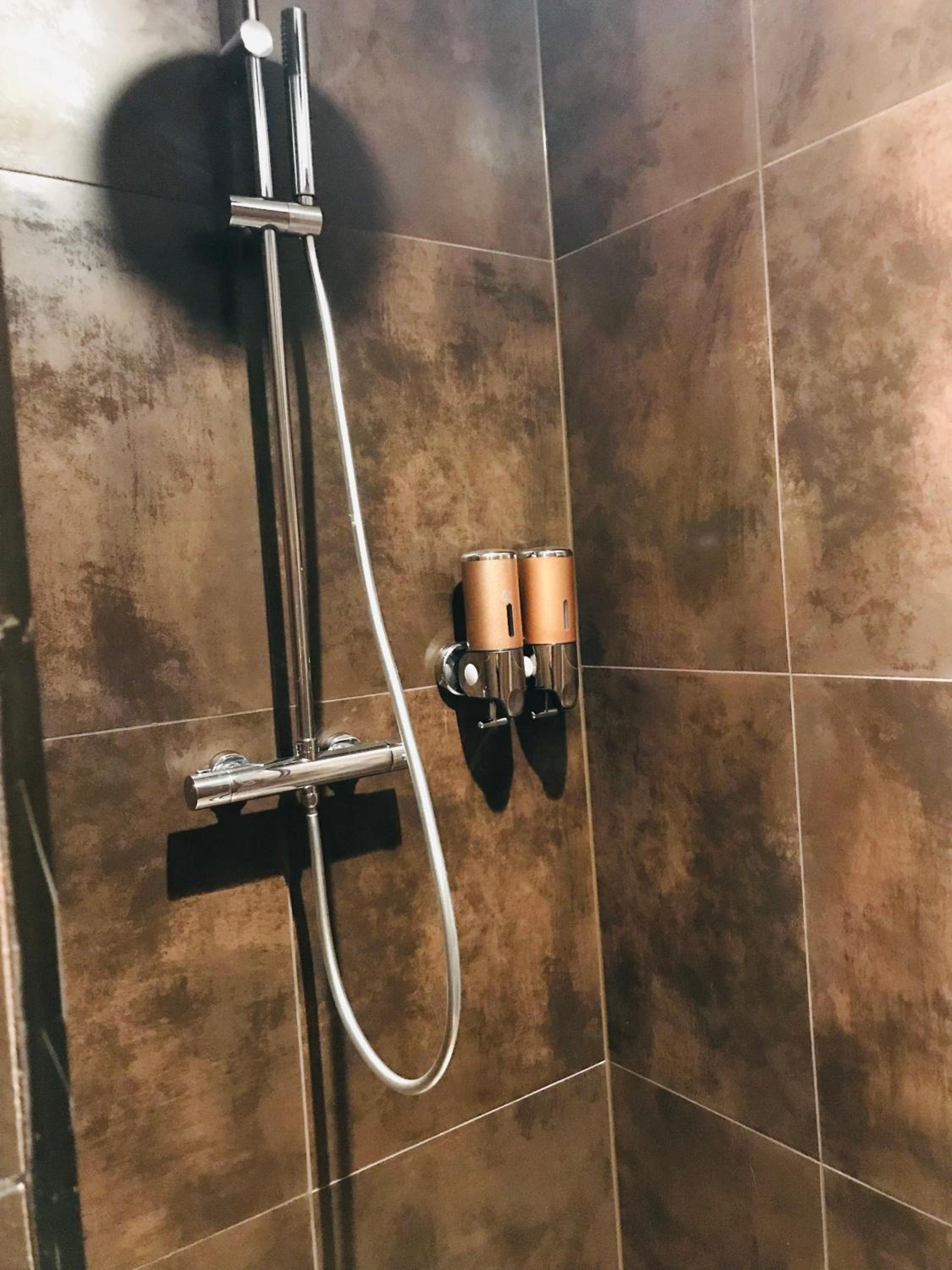 Double or Twin Room with Private Bathroom - Photo 36