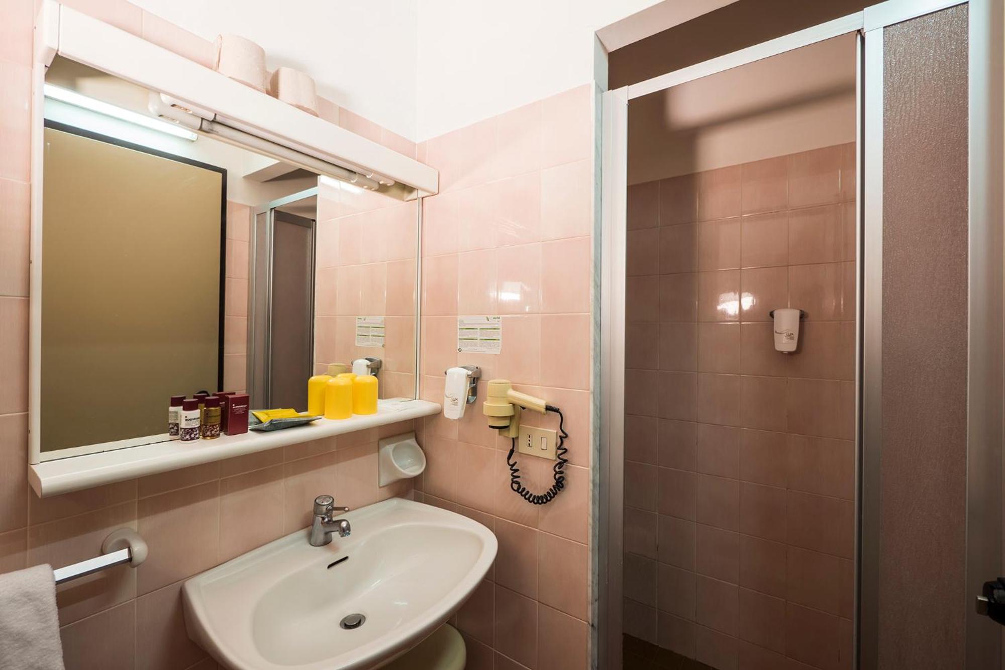 Economy Double or Twin Room - Photo 4