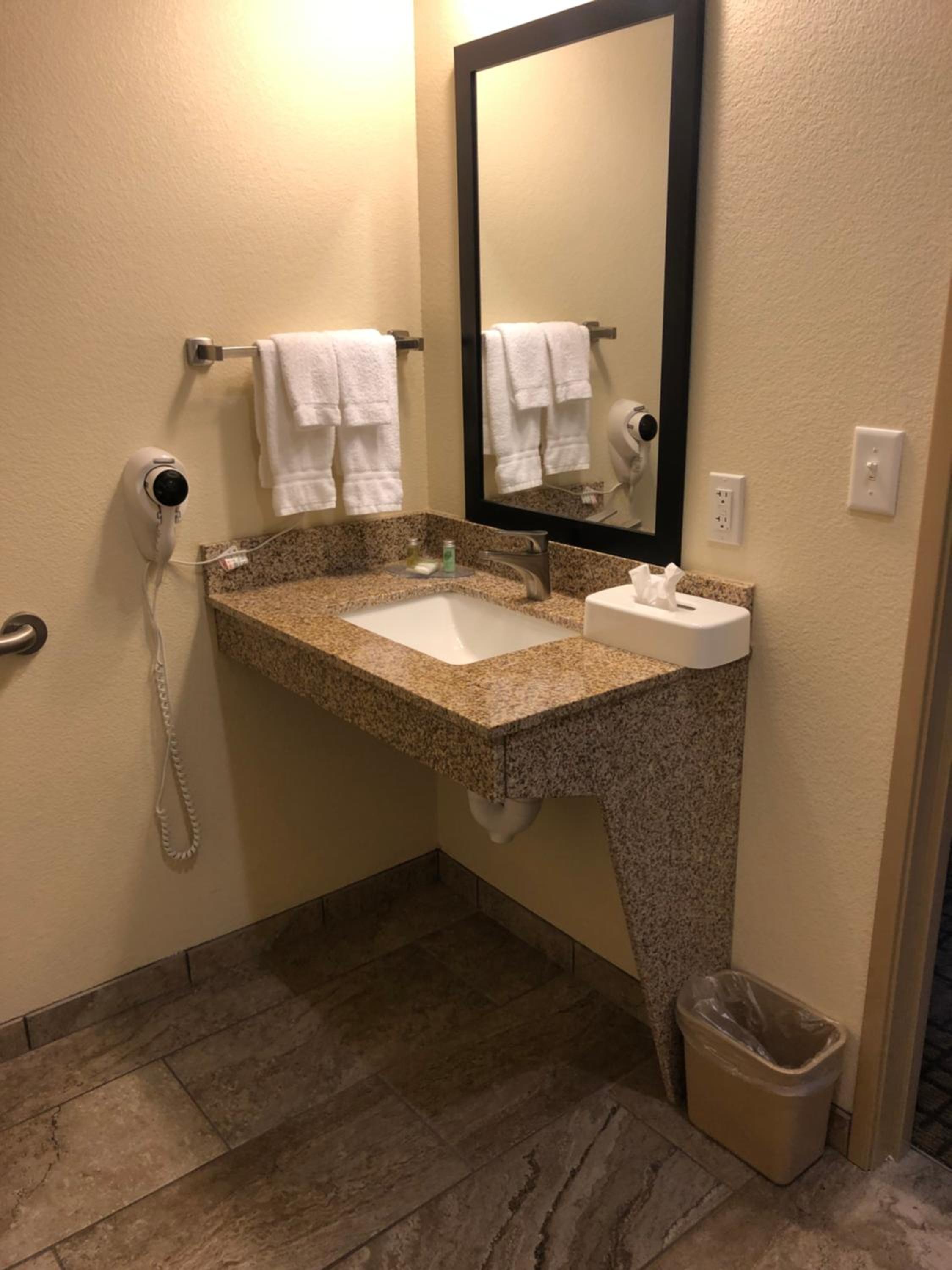 King Room - Disability Access photo 3