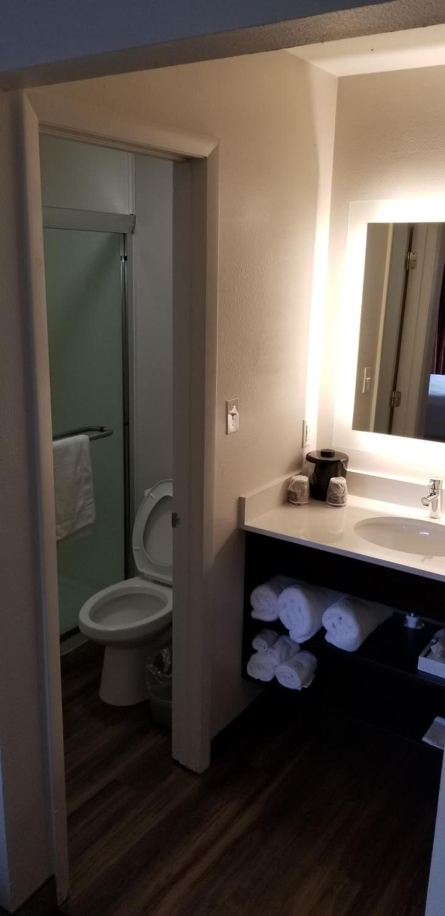 Deluxe Queen Room with Two Queen Beds - Non-Smoking - Photo 2