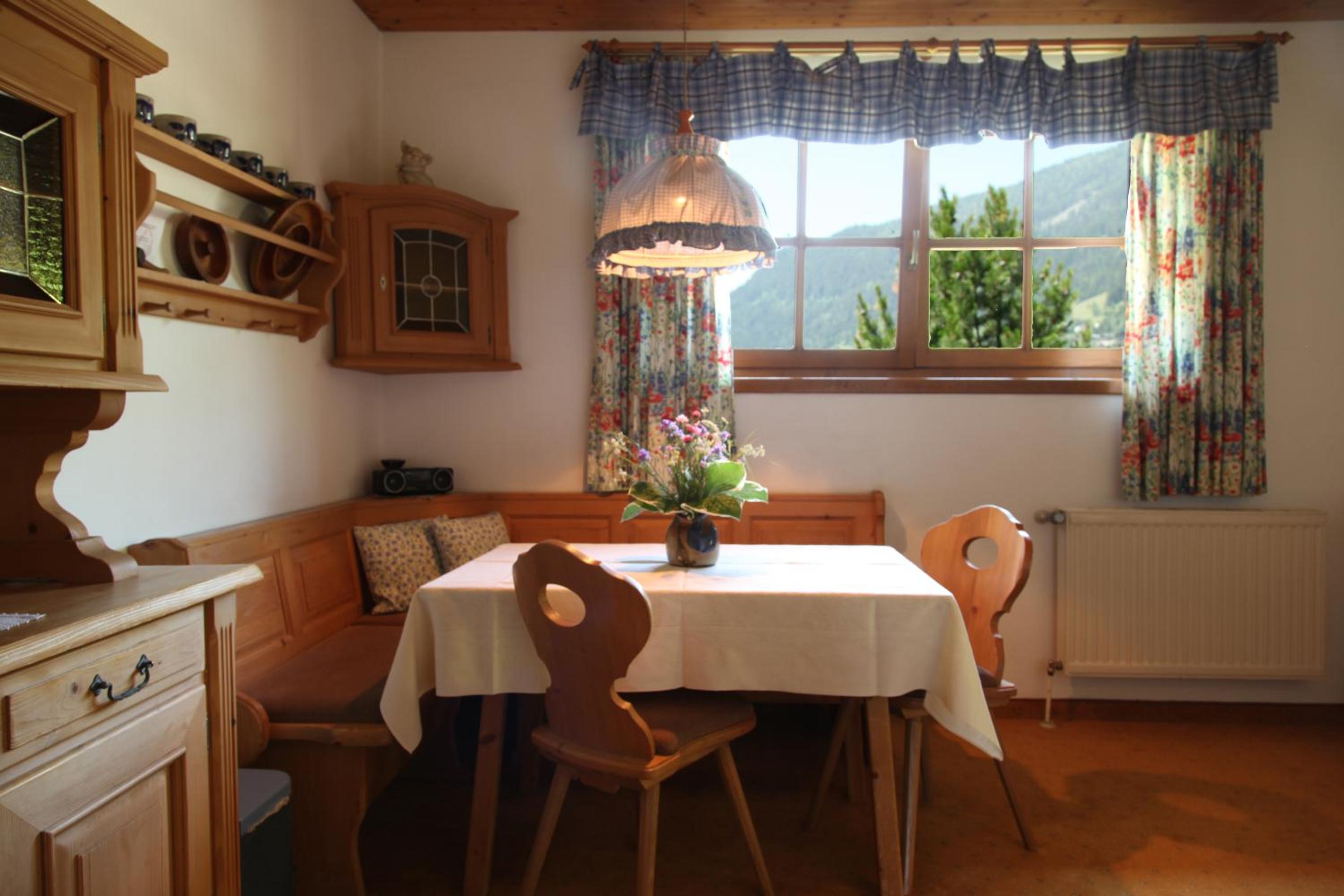 Large One-Bedroom Apartment with Balcony photo 2