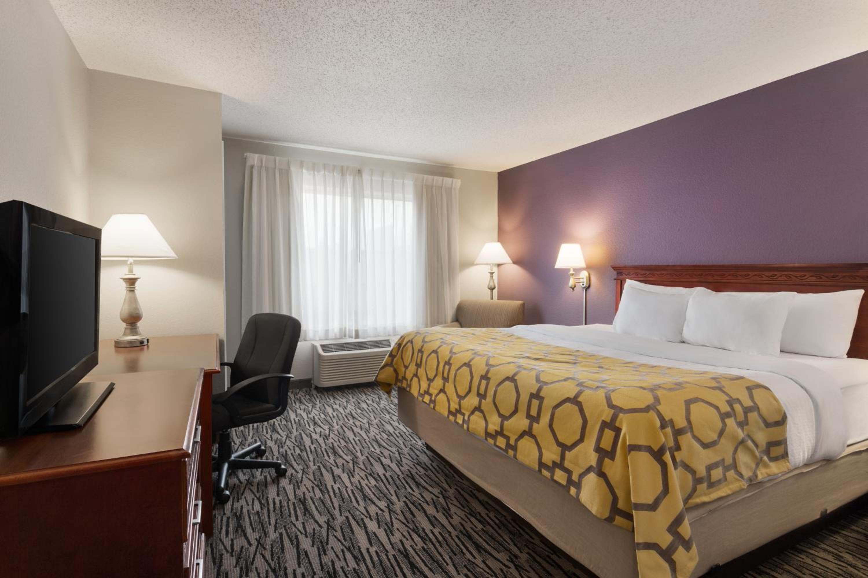 King Room with Roll-in Shower - Mobility Access/Non-Smoking photo 1