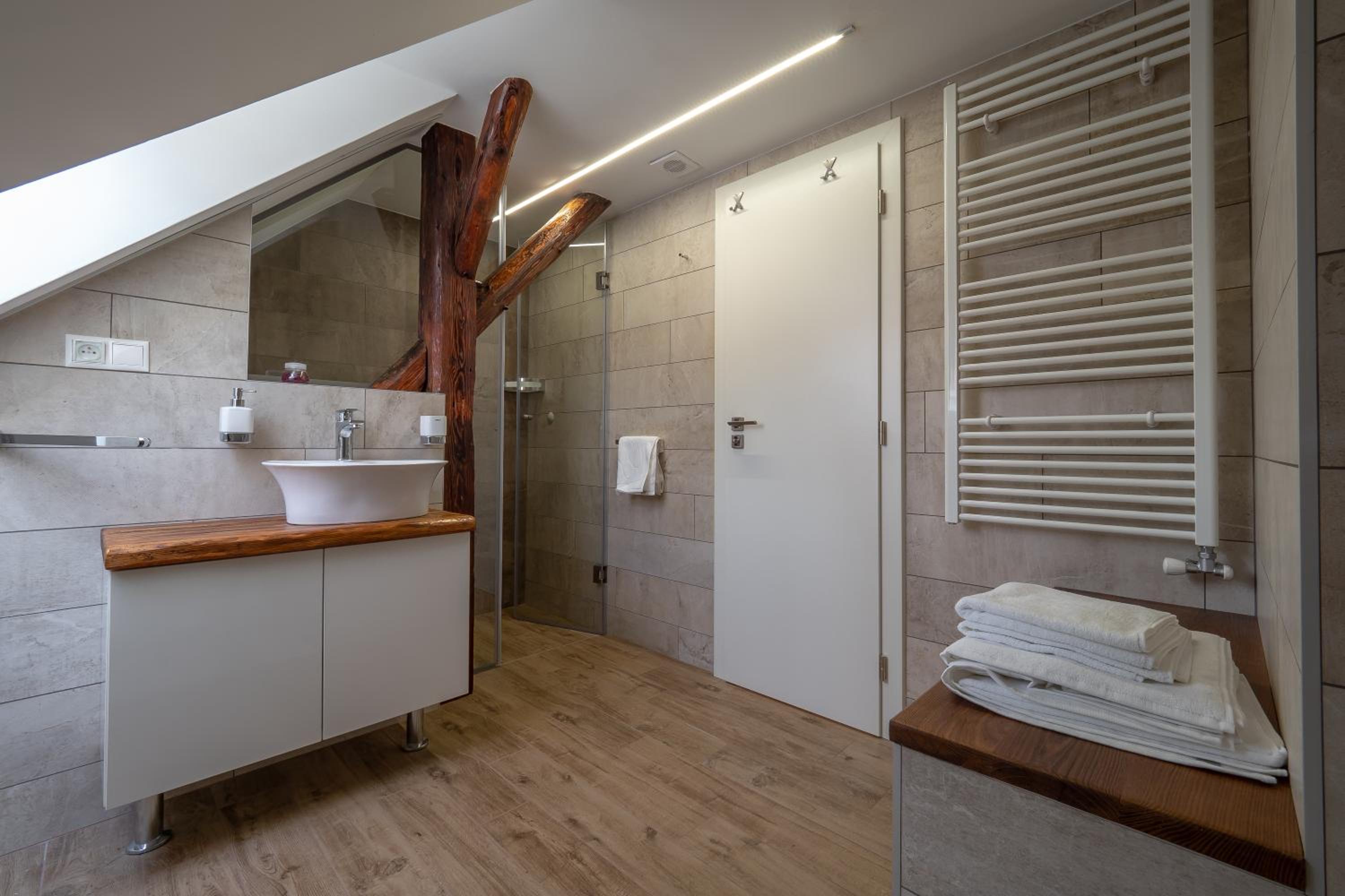 Deluxe Family Suite photo 2