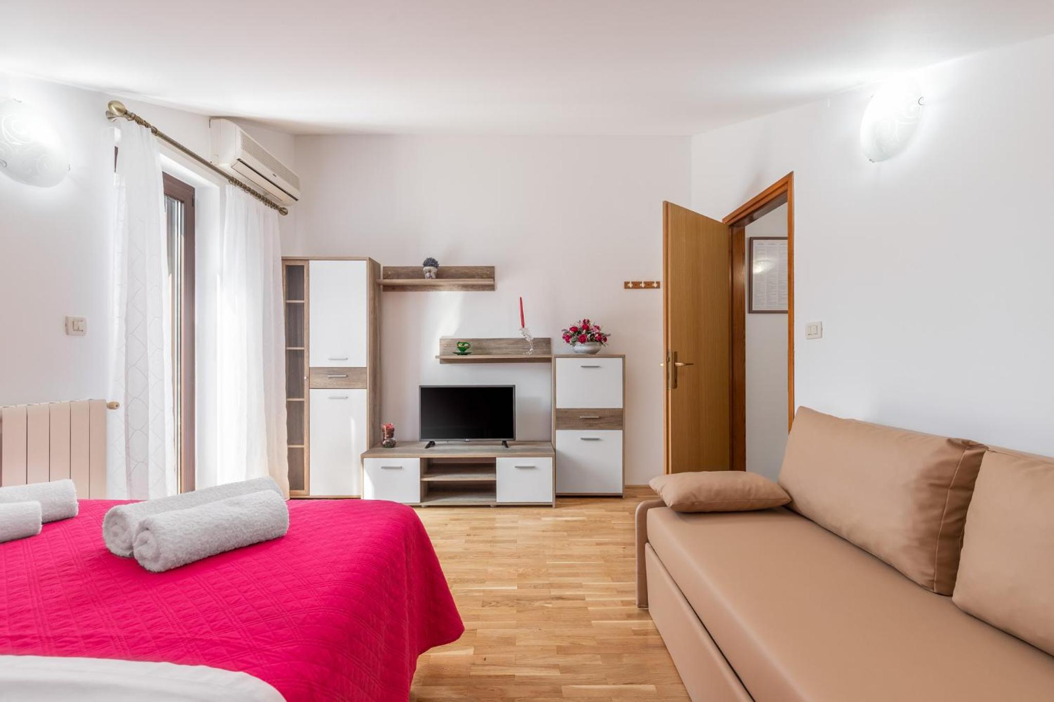 One-Bedroom Apartment - Photo 10