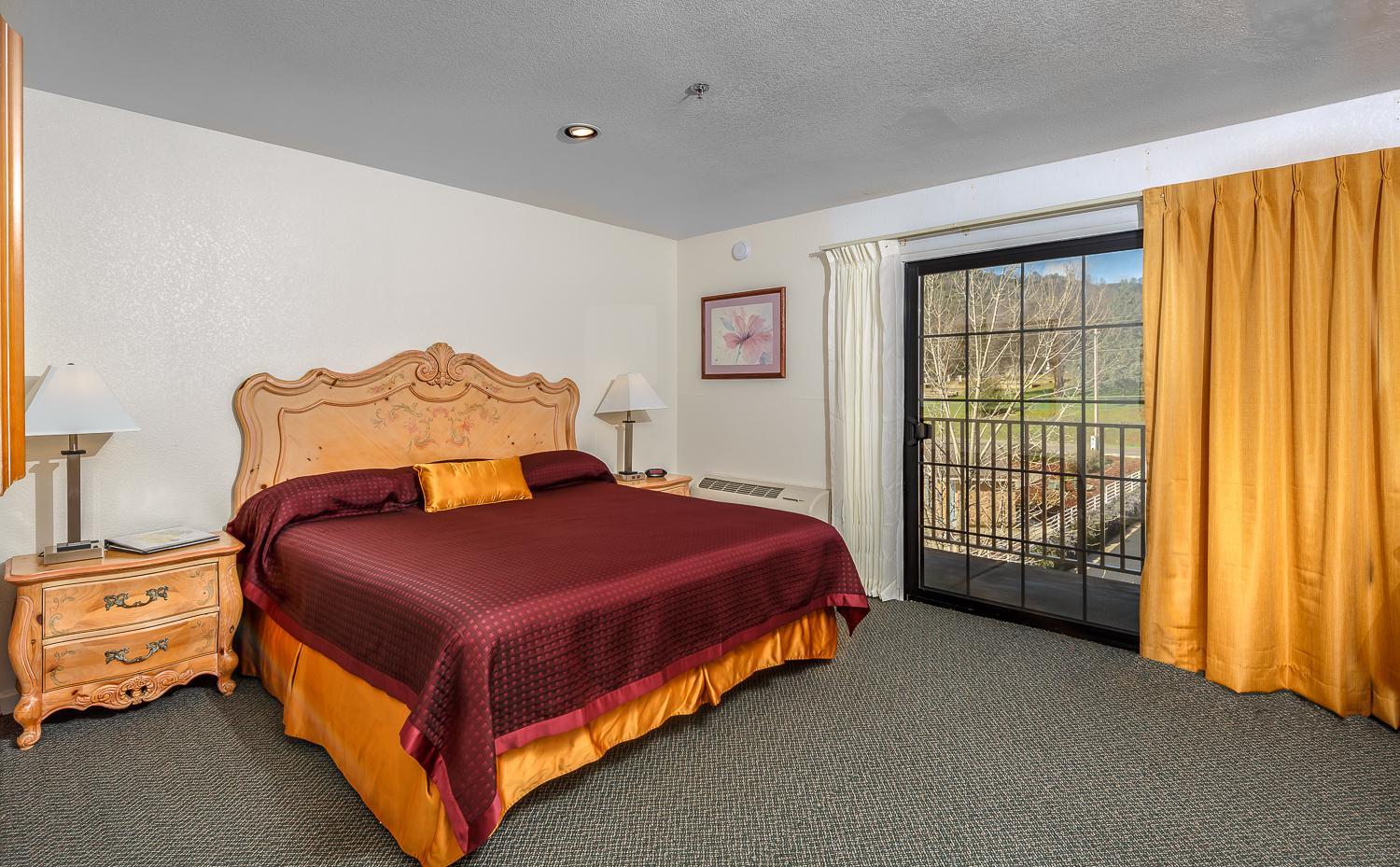 King Room with Spa Bath - Photo 2