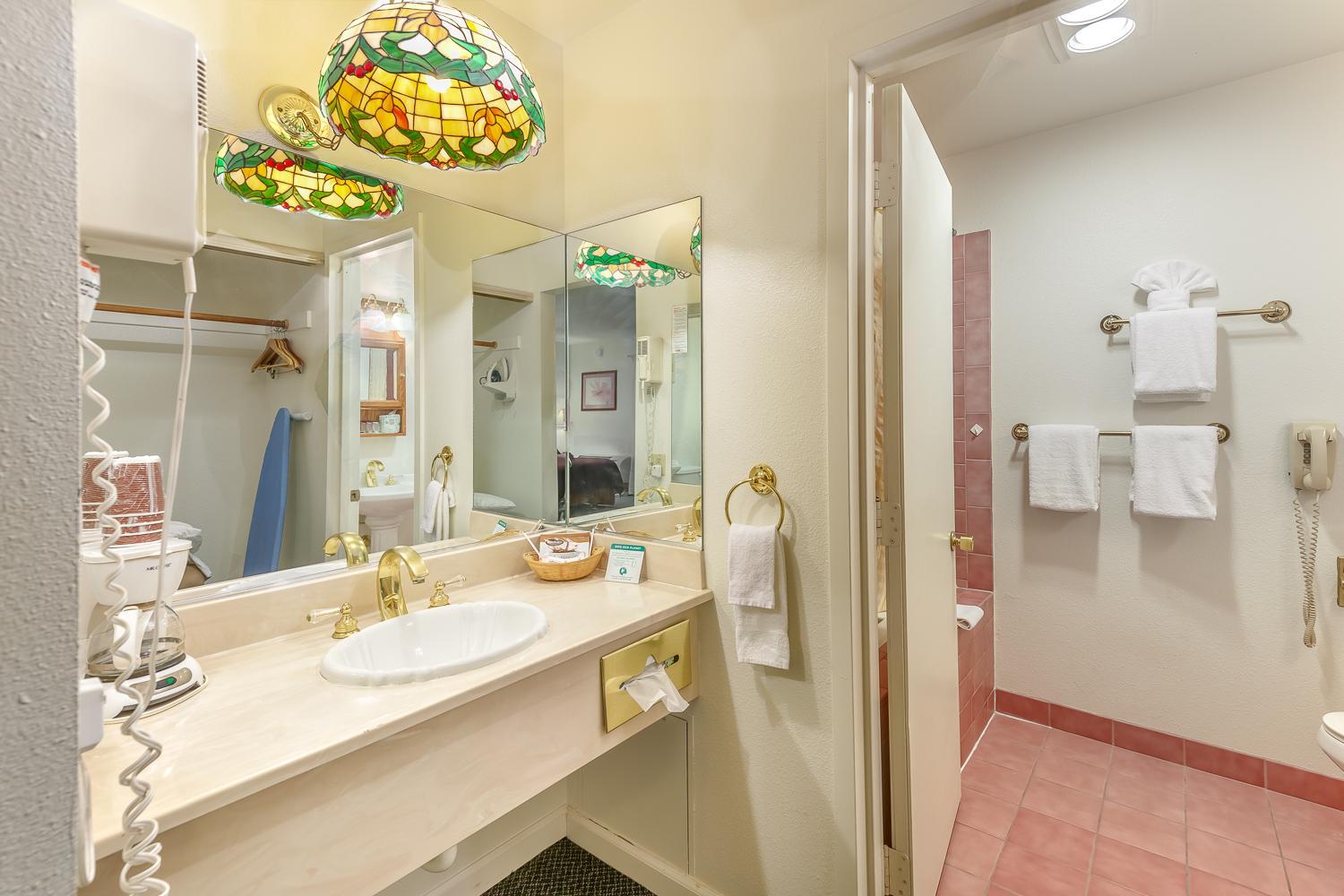 King Room with Spa Bath - Photo 3