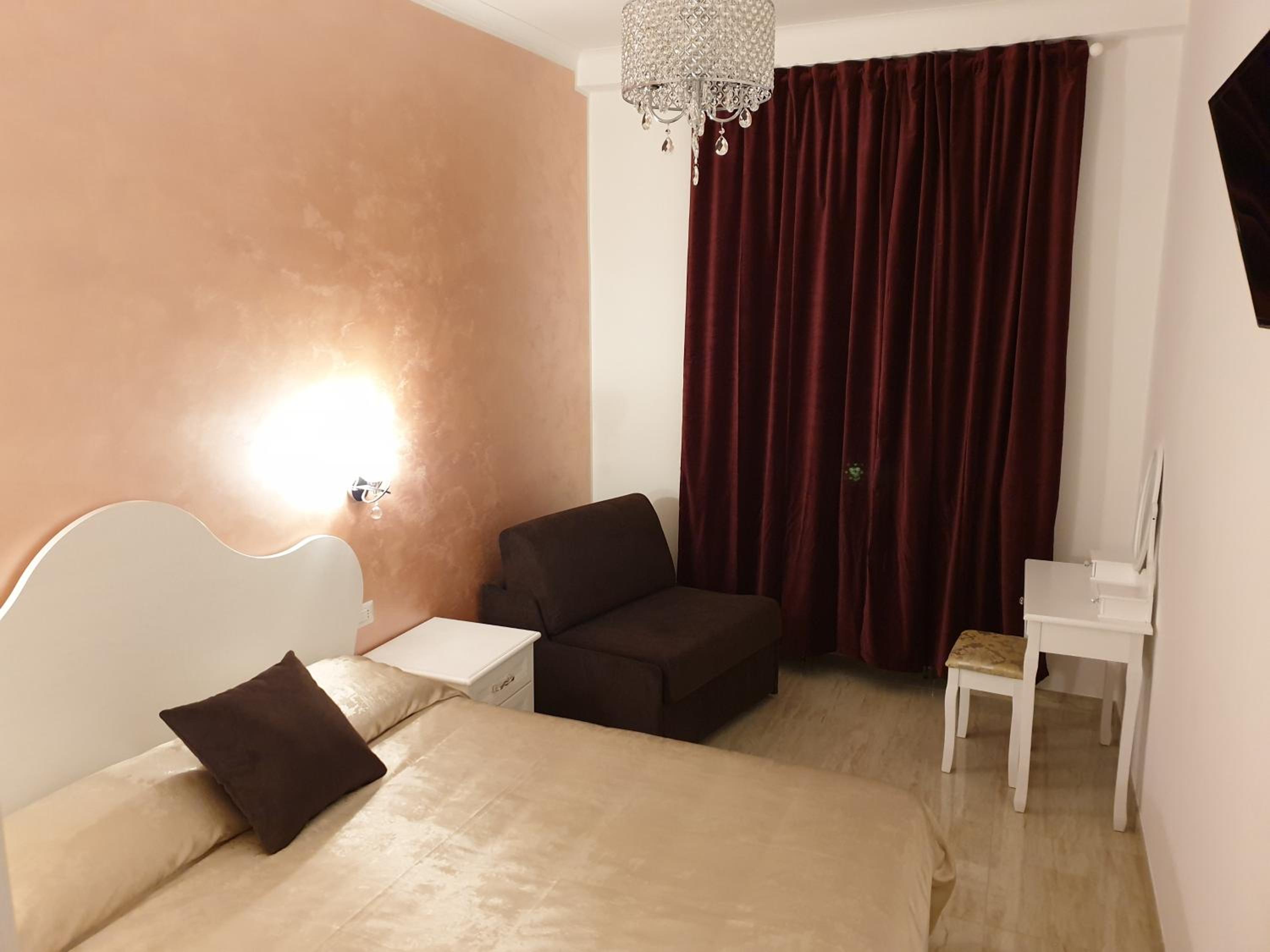 Deluxe Room - Photo 6