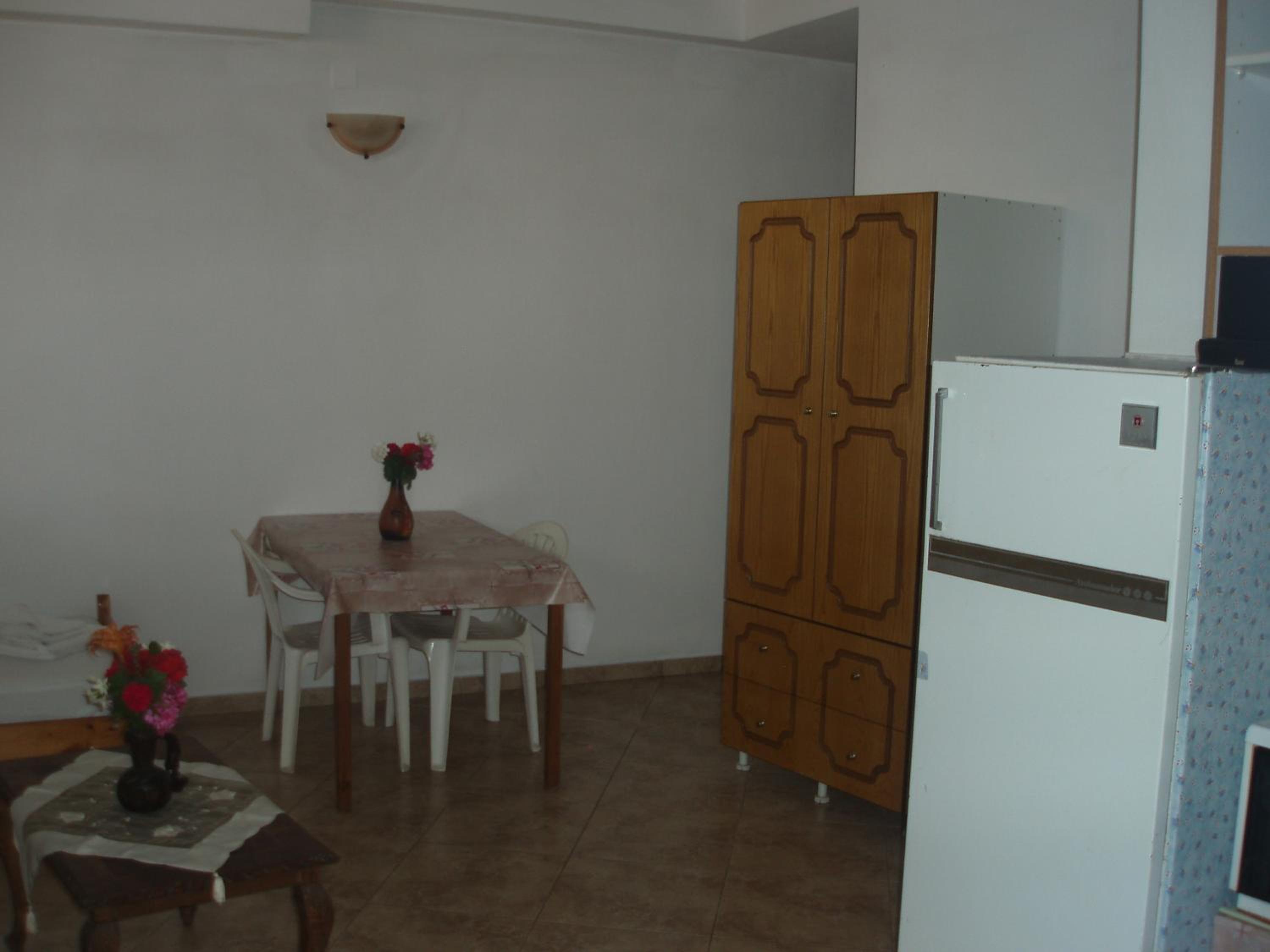 One-Bedroom Apartment - Photo 6