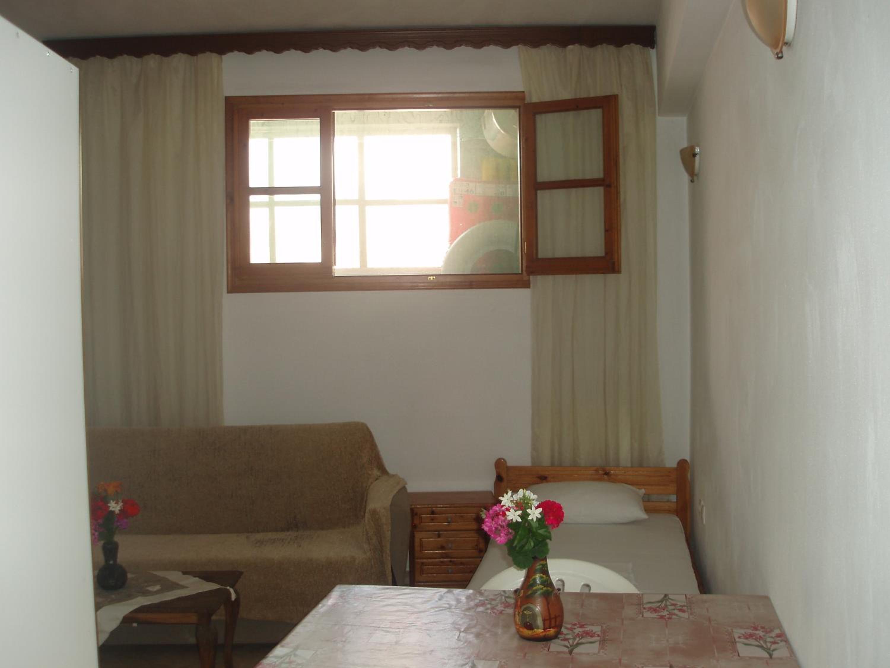 One-Bedroom Apartment - Photo 8