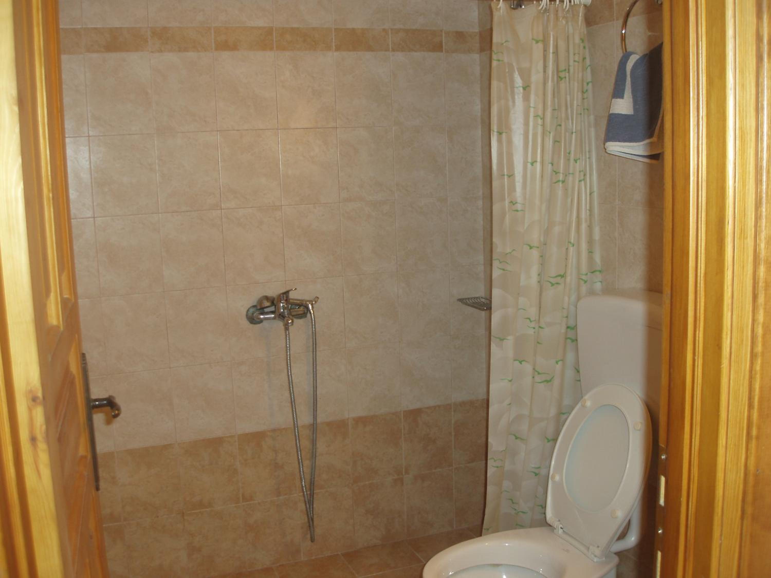One-Bedroom Apartment - Photo 2