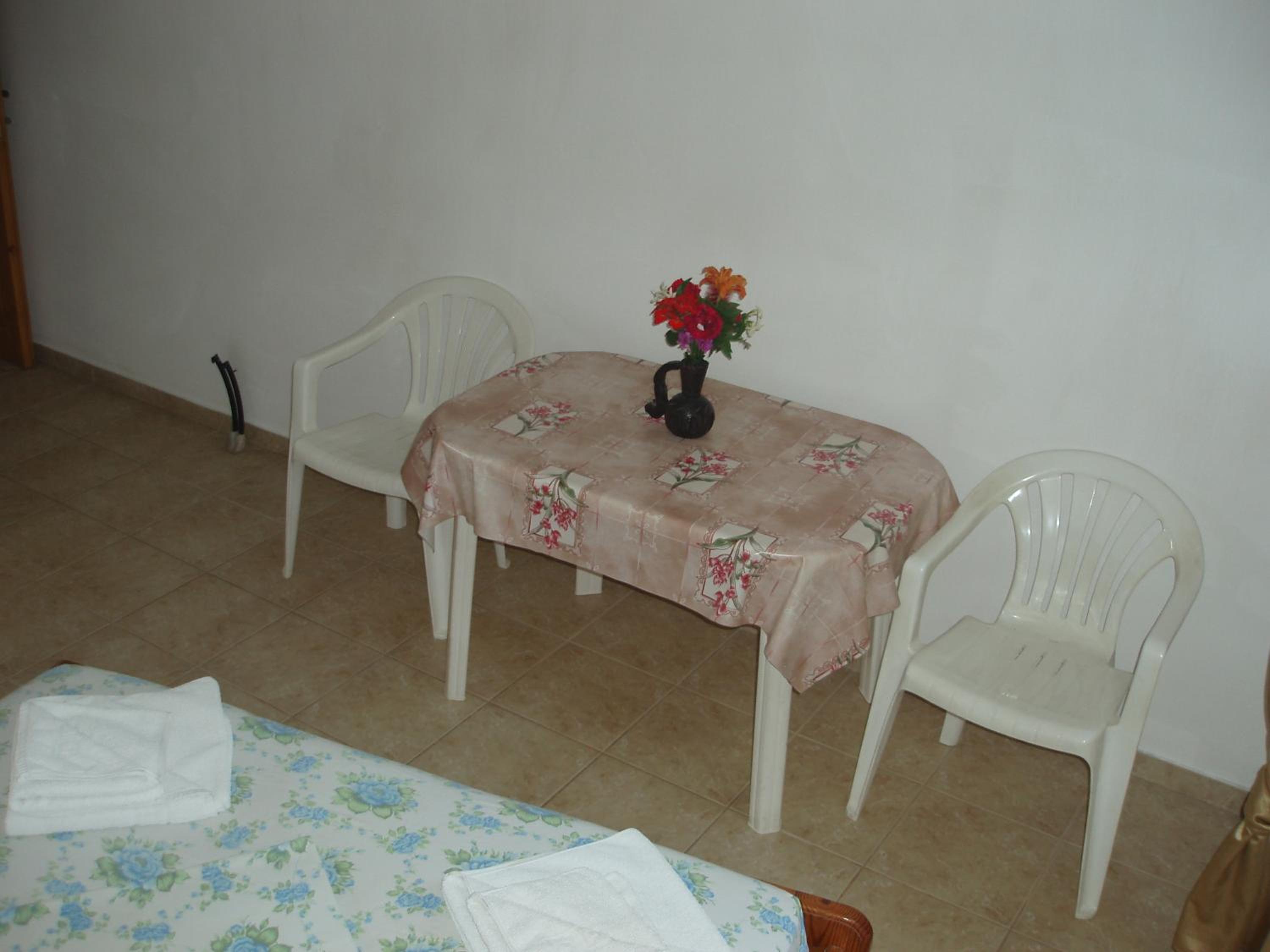 One-Bedroom Apartment - Photo 5