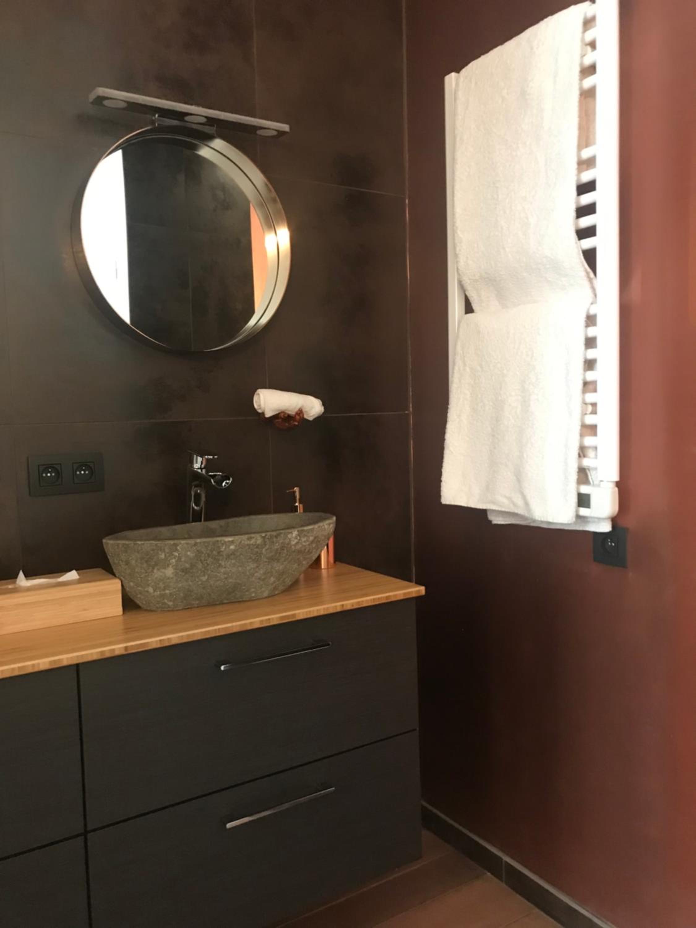 Double or Twin Room with Private Bathroom - Photo 47