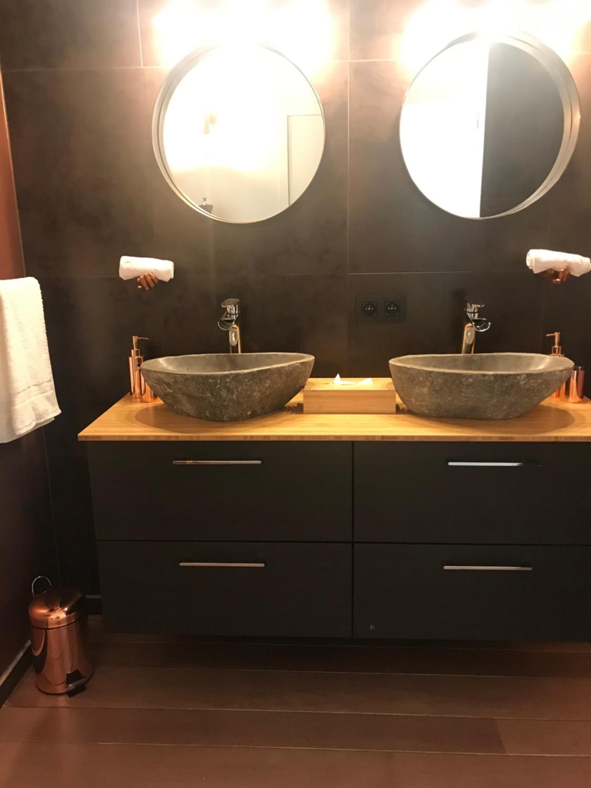 Double or Twin Room with Private Bathroom - Photo 7