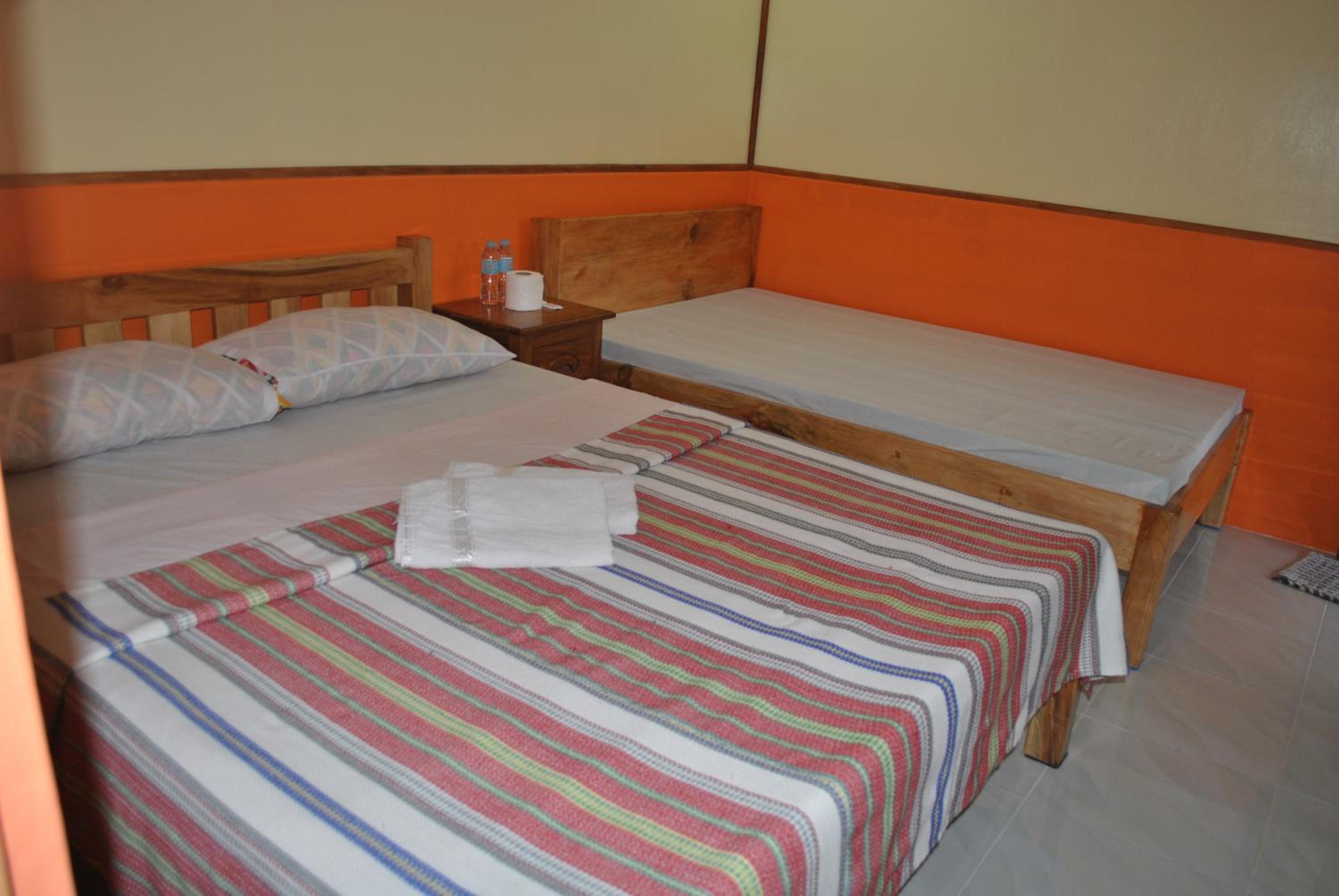 Double or Twin Room with Bathroom - Photo 4