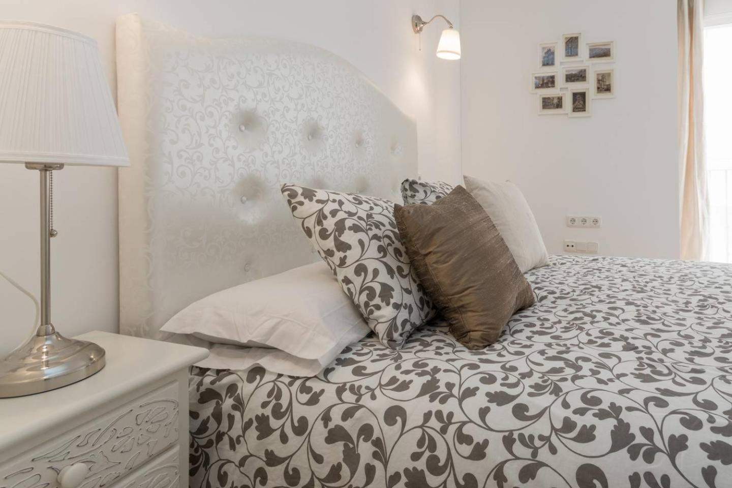 One-Bedroom Apartment photo 3