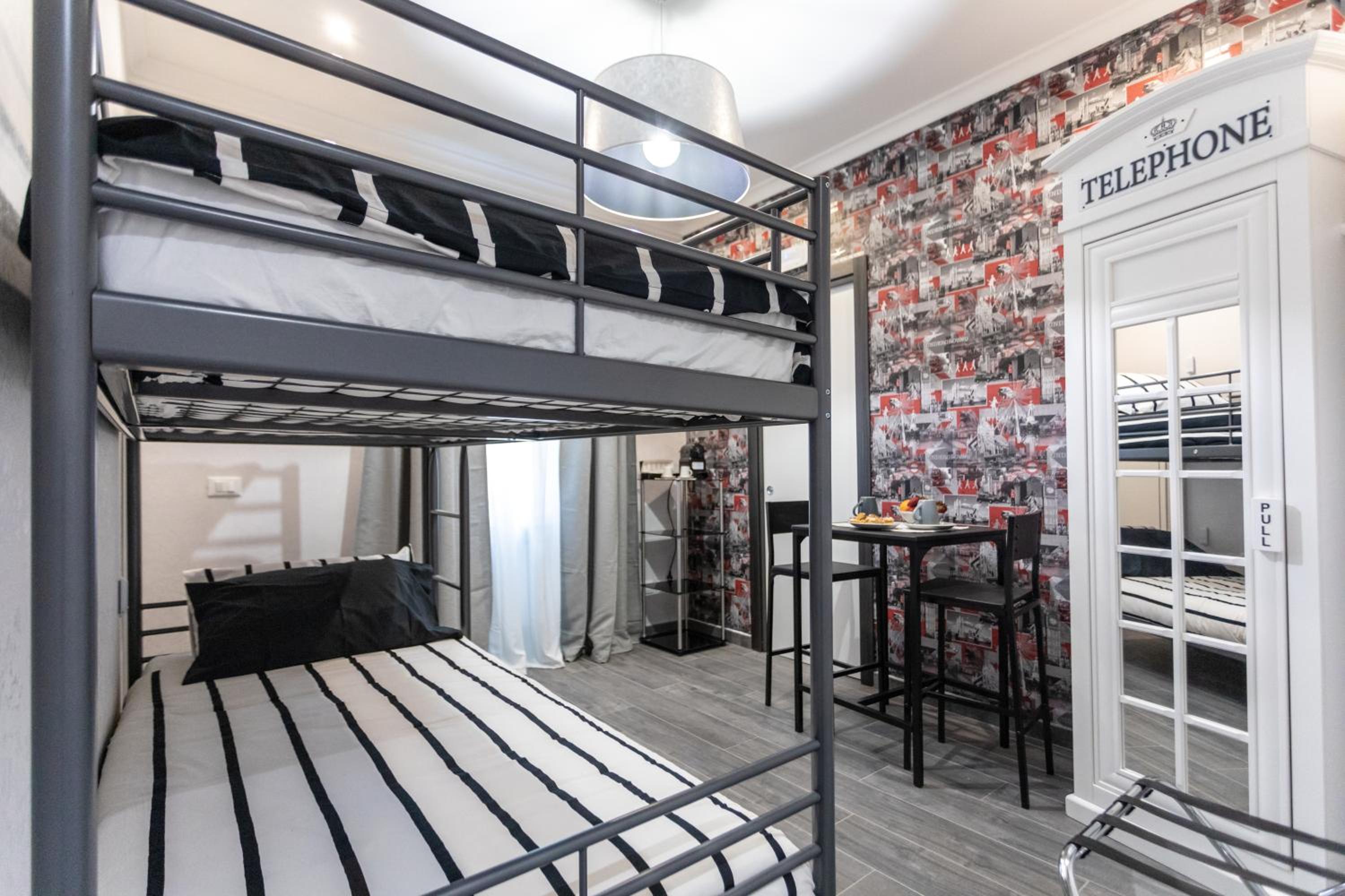 Twin Room - Photo 3