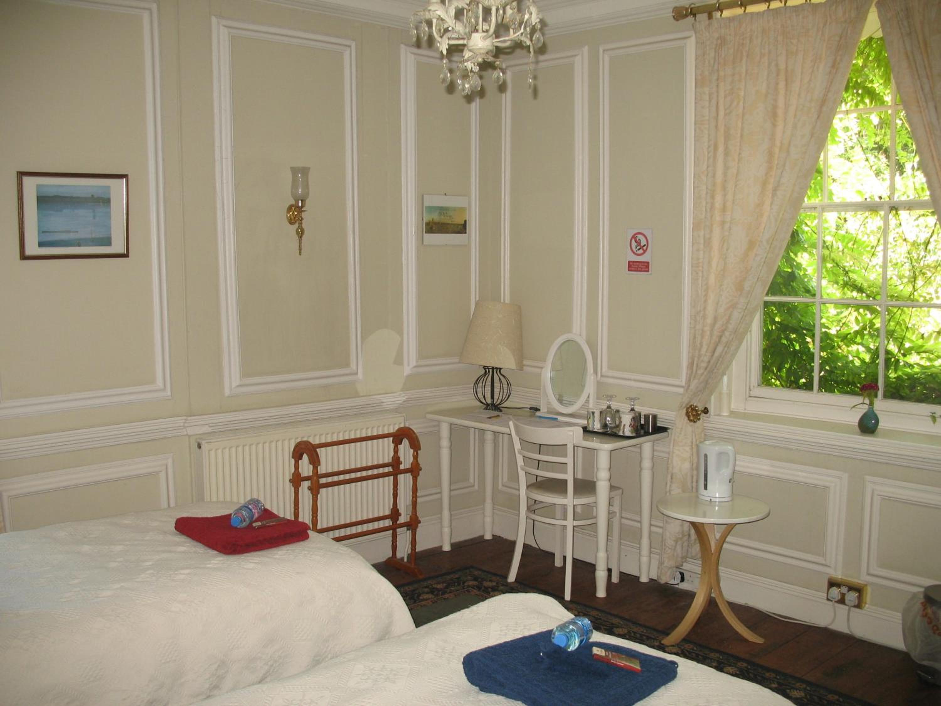 Twin Room With Private External Bathroom photo 1