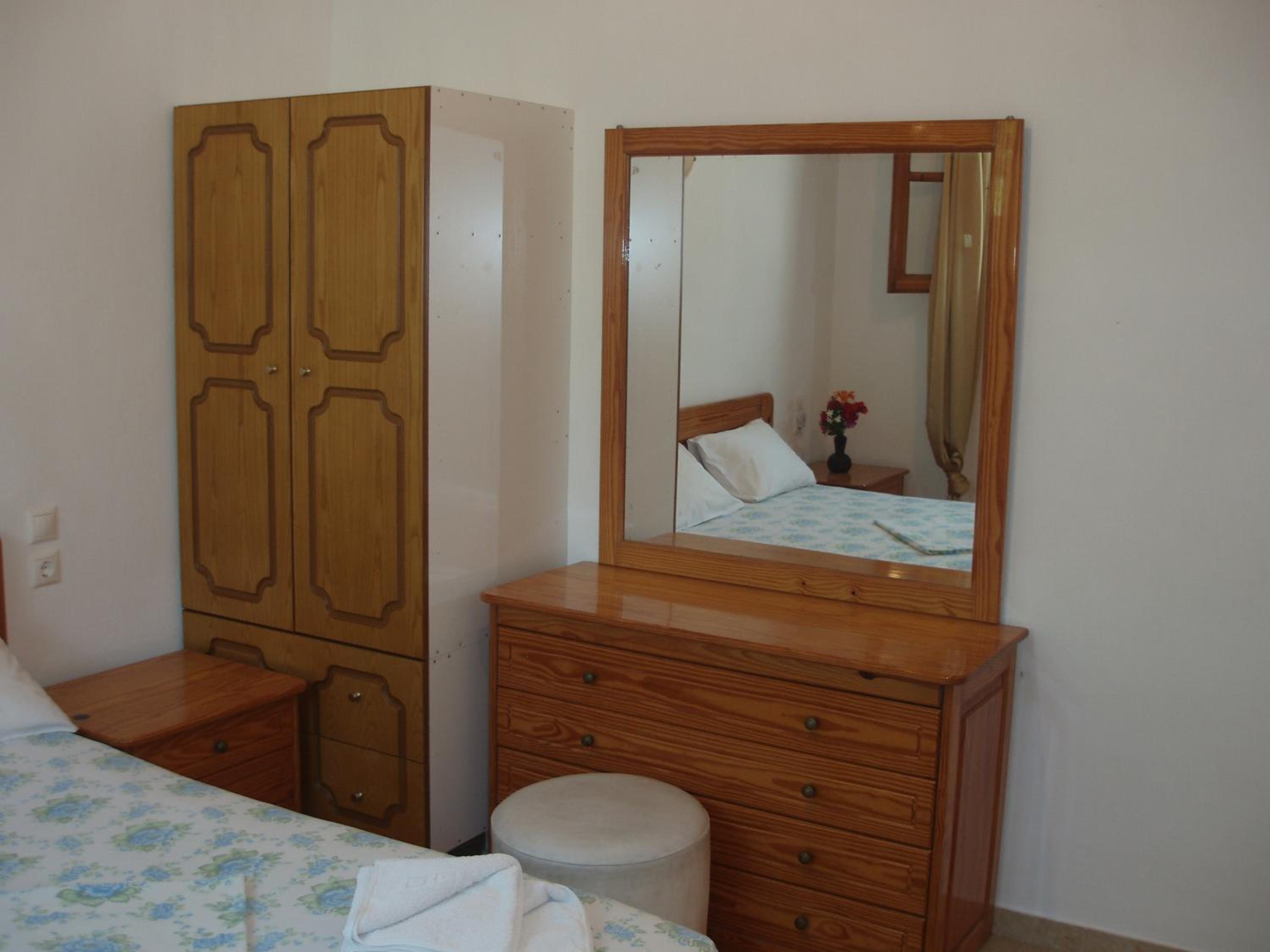 One-Bedroom Apartment - Photo 4