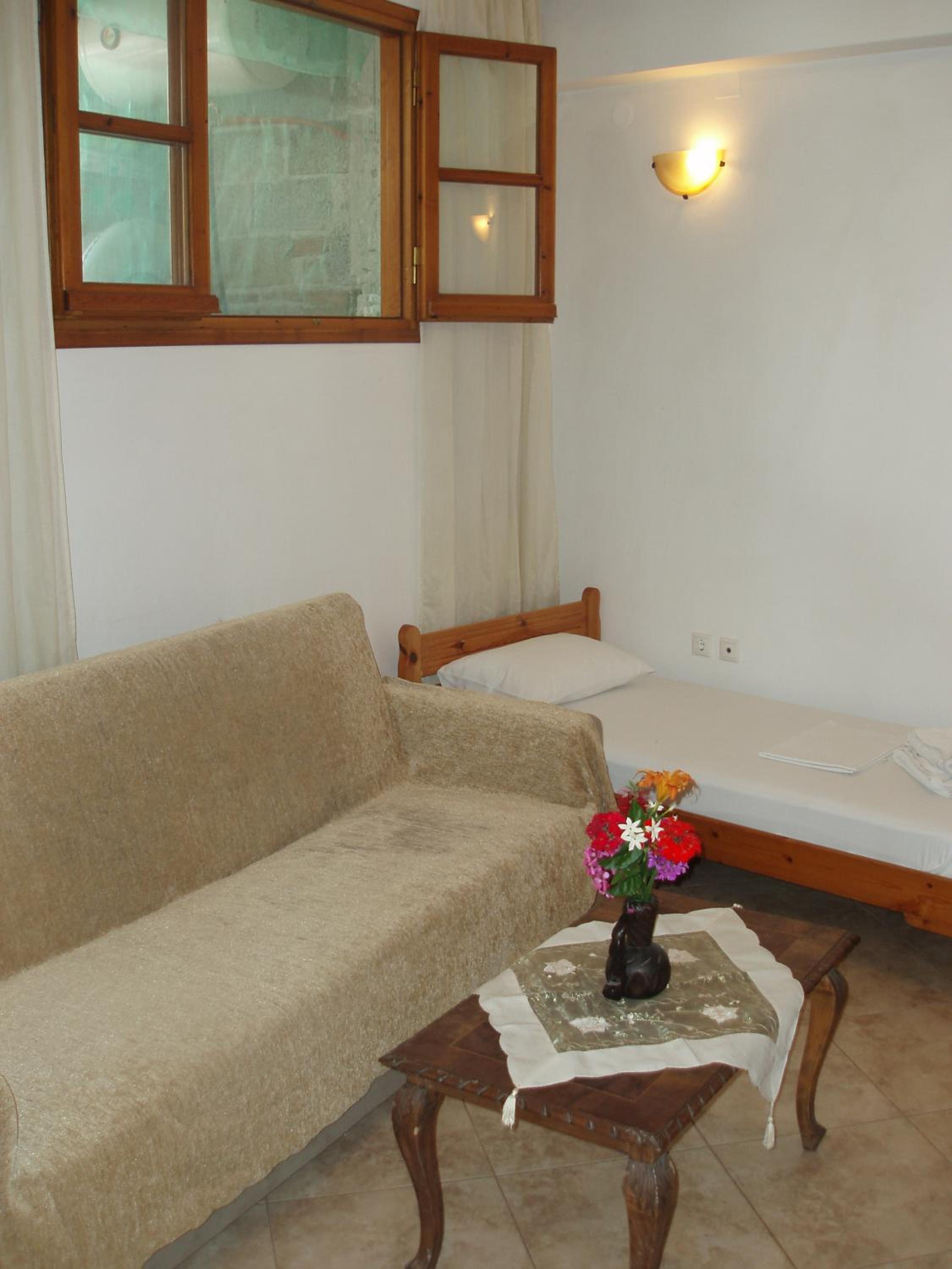 One-Bedroom Apartment - Photo 7