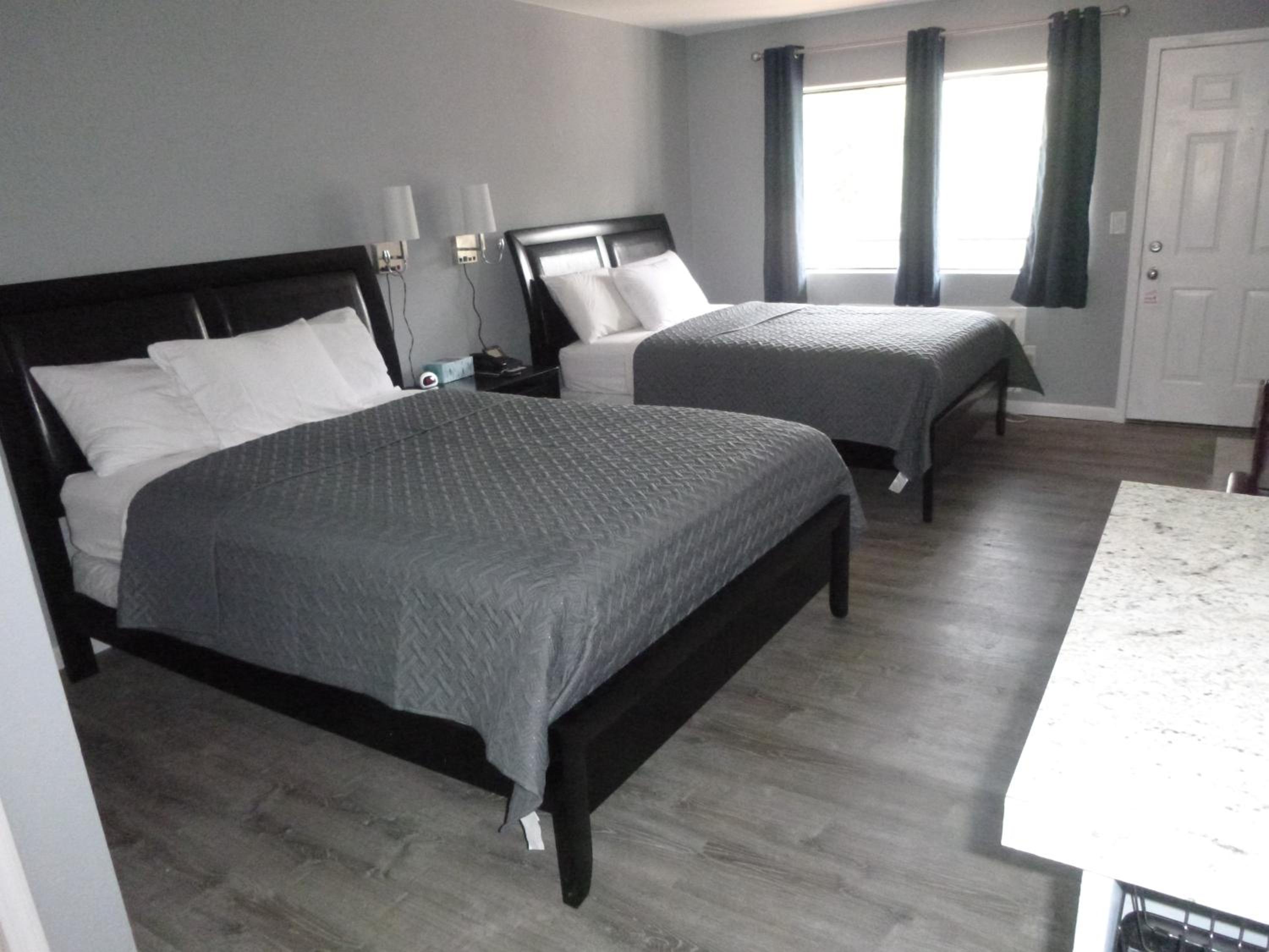 Deluxe Queen Room with Two Queen Beds photo 1