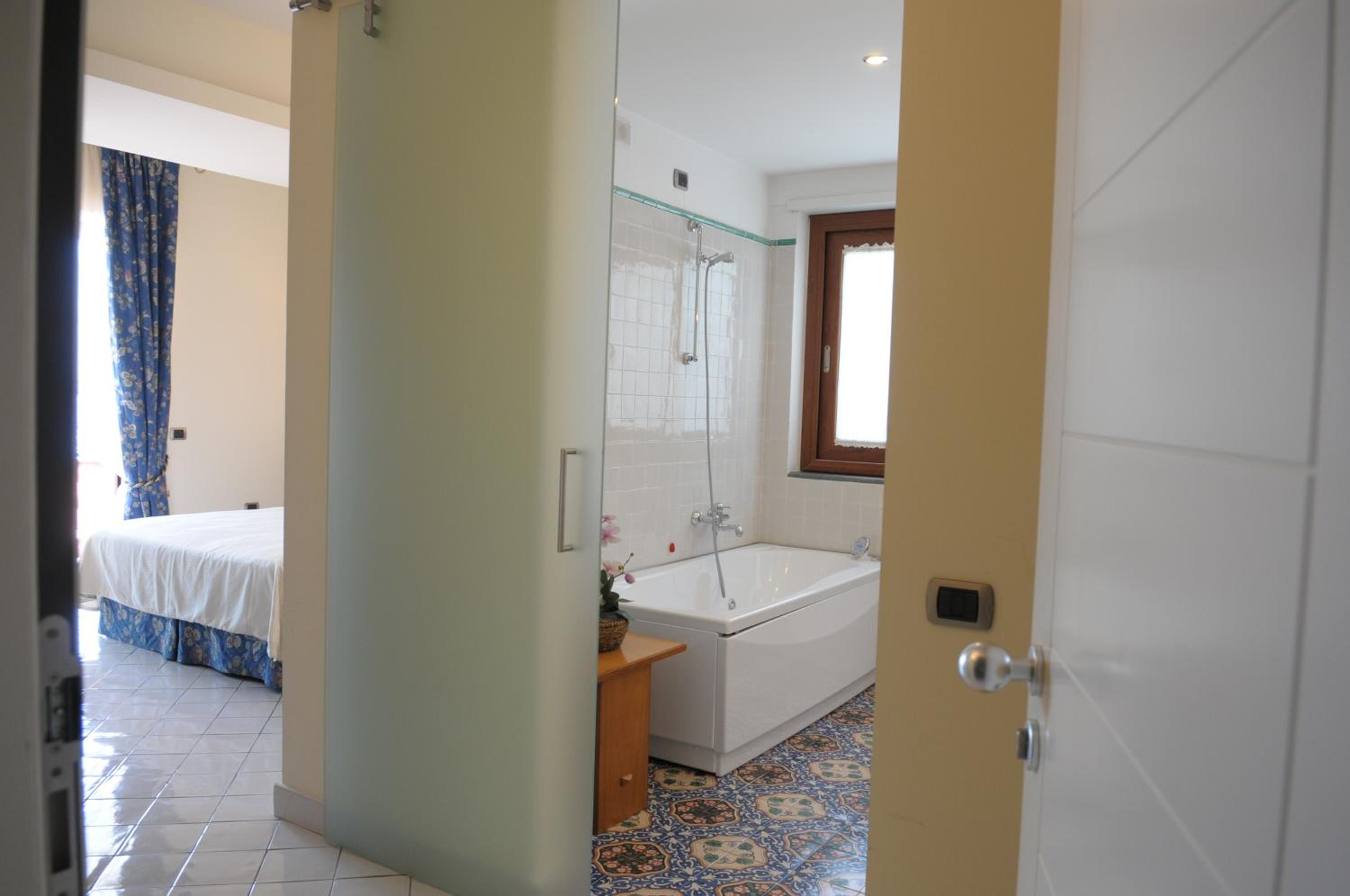 Superior Double Room with Sea View and Terrace - Photo 8