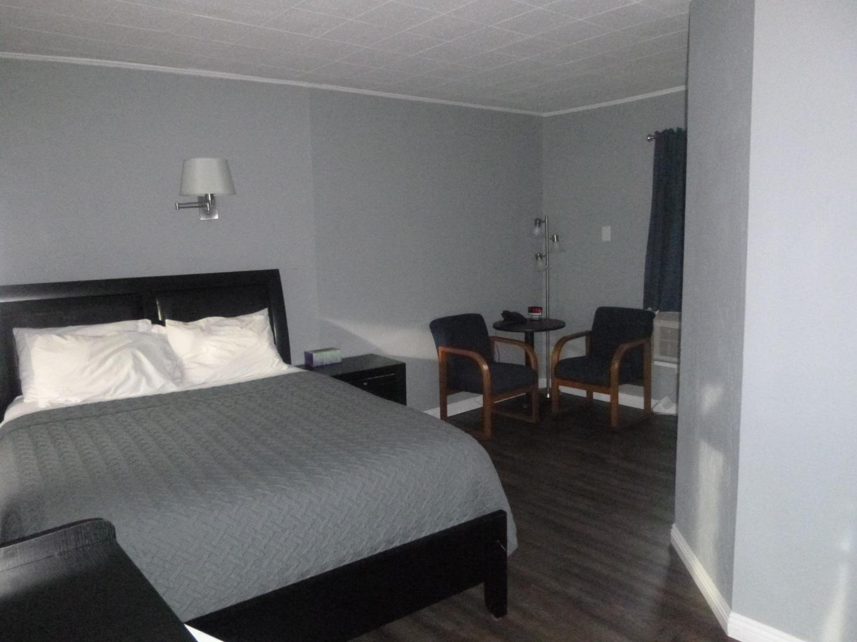 Queen Room photo 3