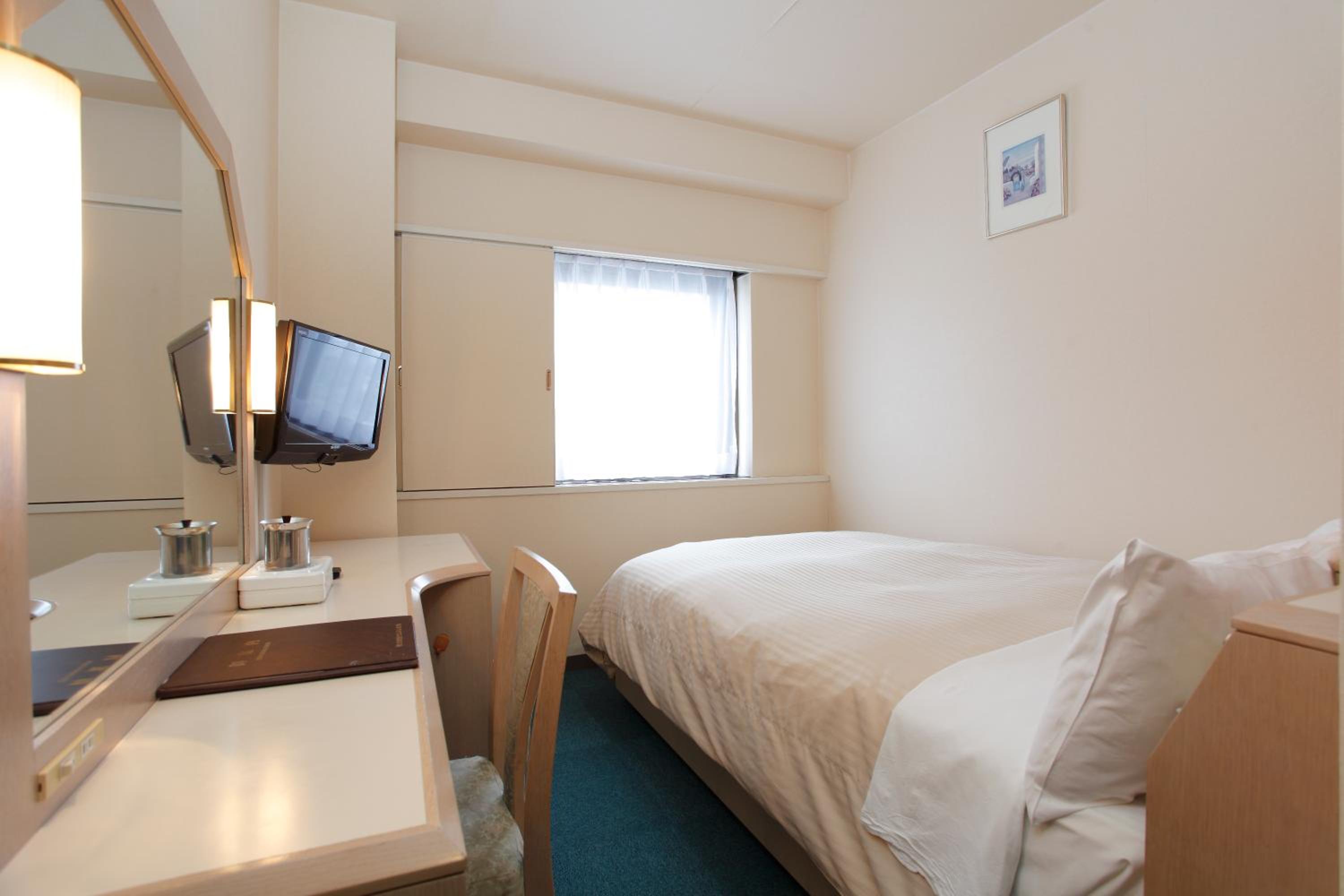 Double Room with Small Double Bed - Smoking - Photo 1