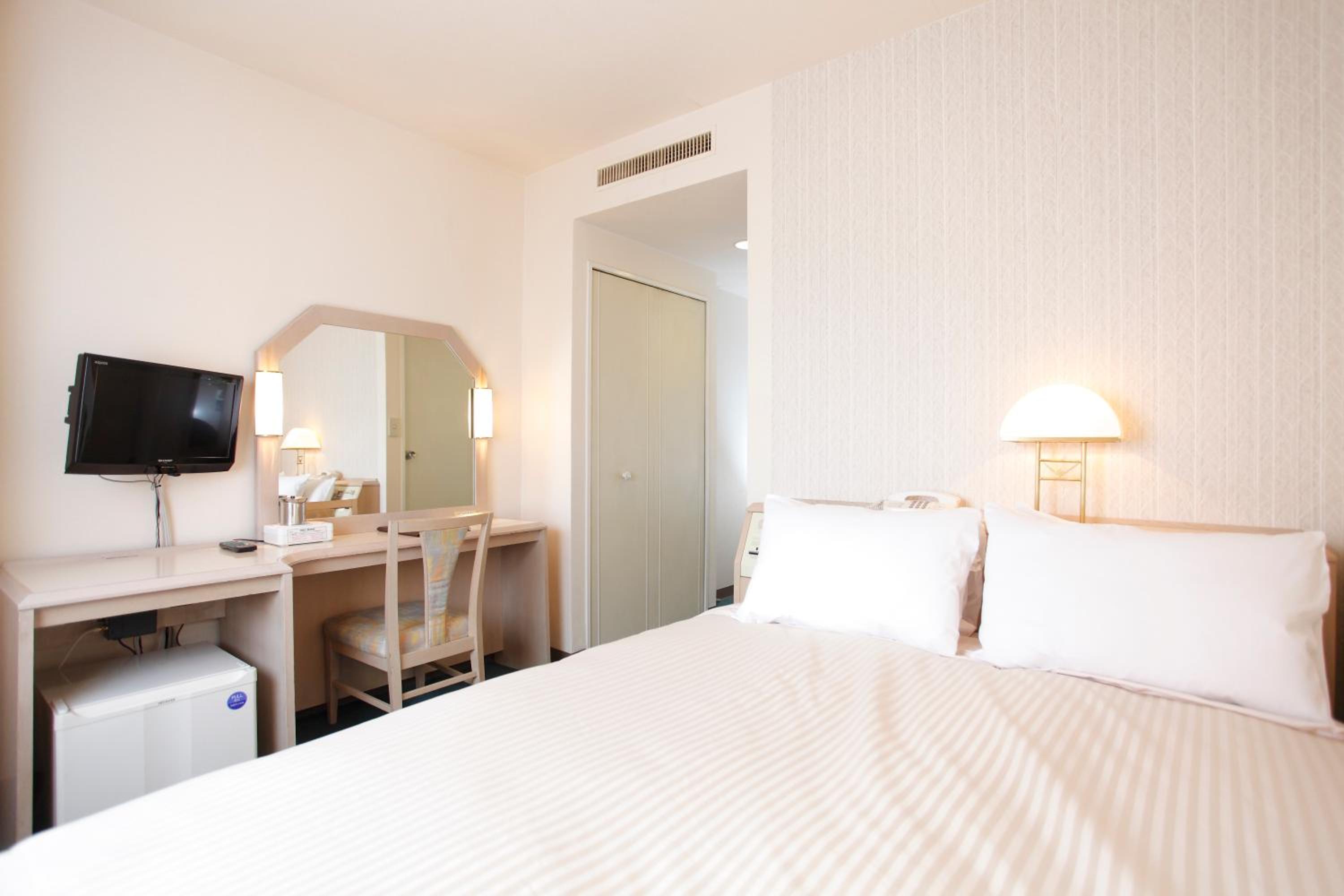 Double Room - Smoking - Photo 5