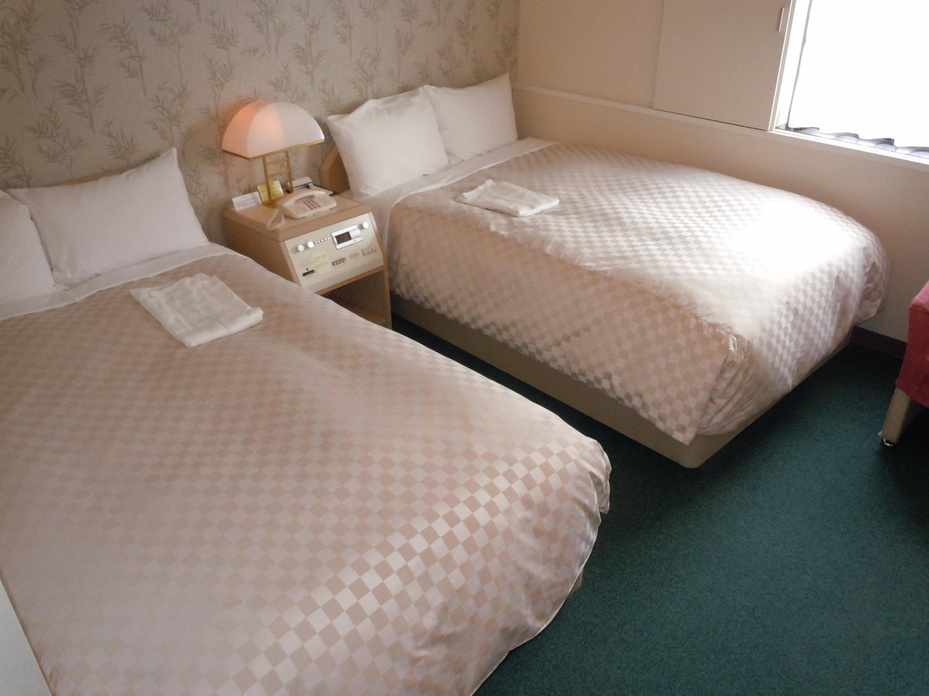 Twin Room - Non-Smoking - Photo 2