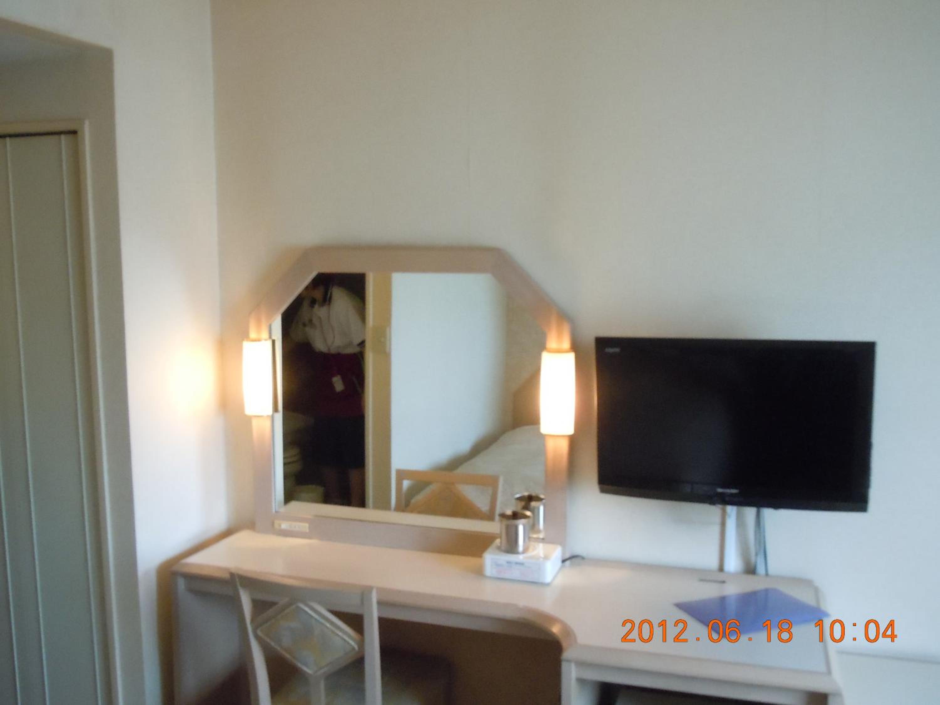Twin Room - Non-Smoking - Photo 4