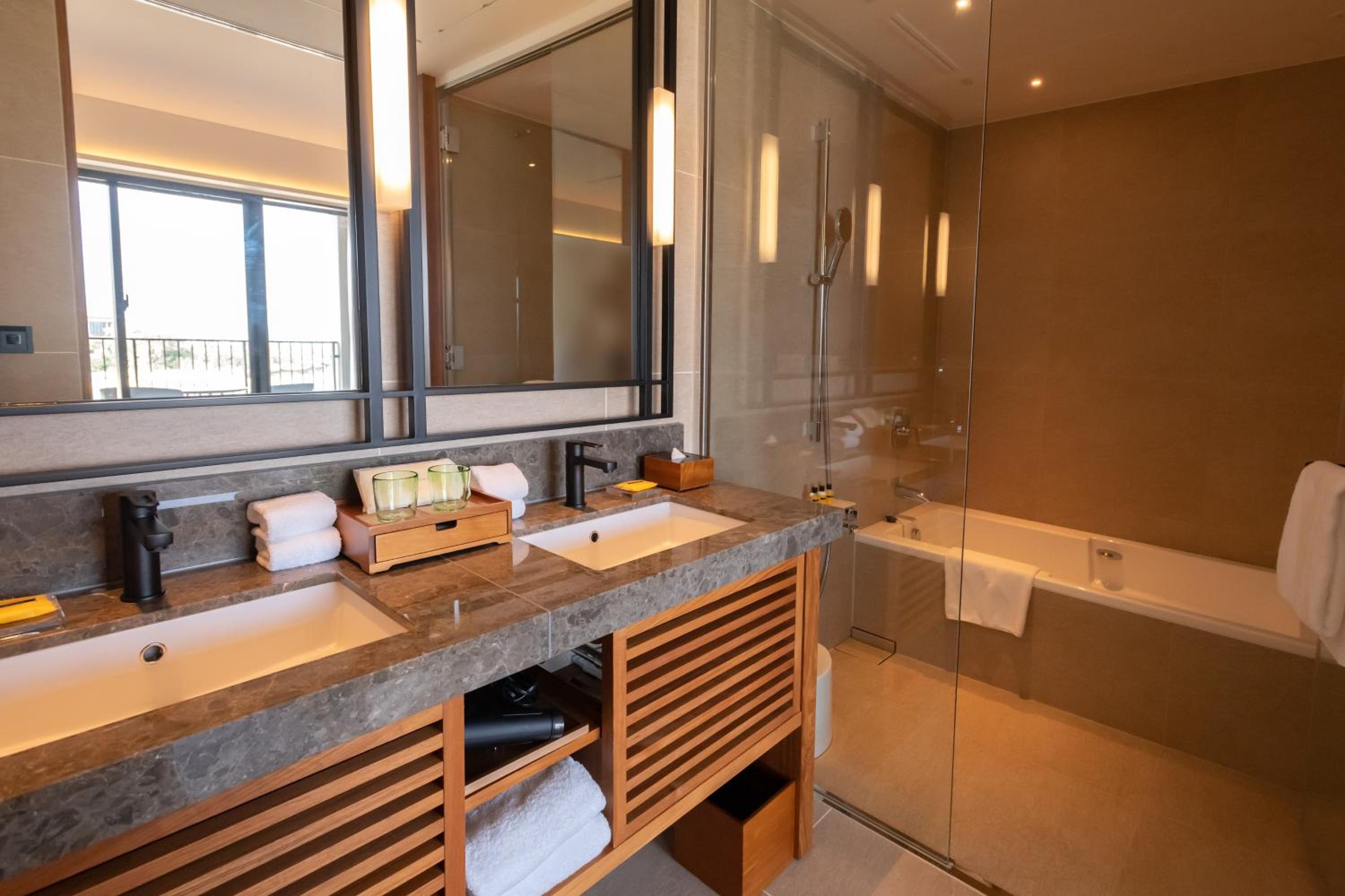One-Bedroom Beach House with Two Single Beds - Photo 5