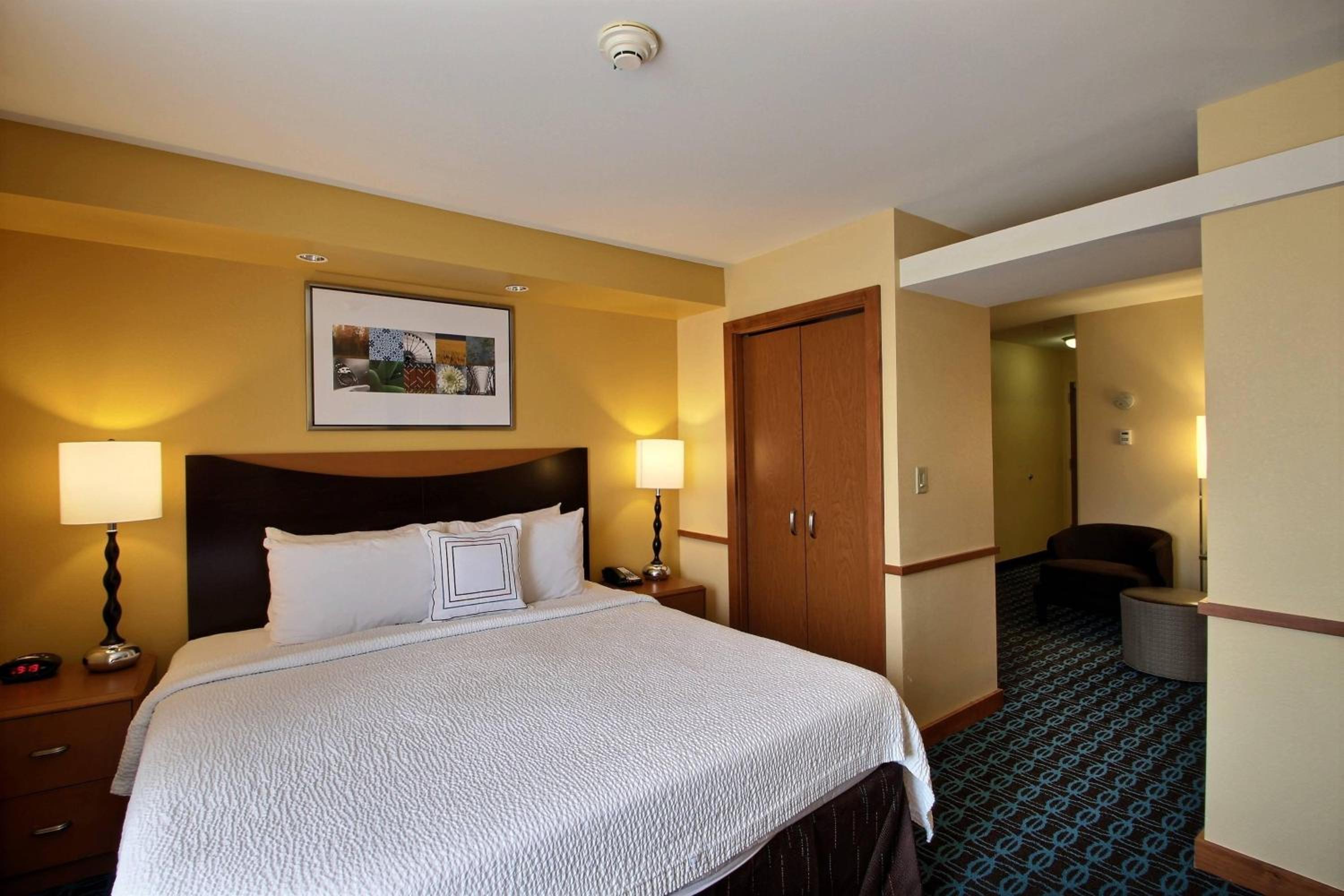 One-Bedroom King Suite with Bathtub and Sofa Bed - Mobility Access/Hearing Accessible
