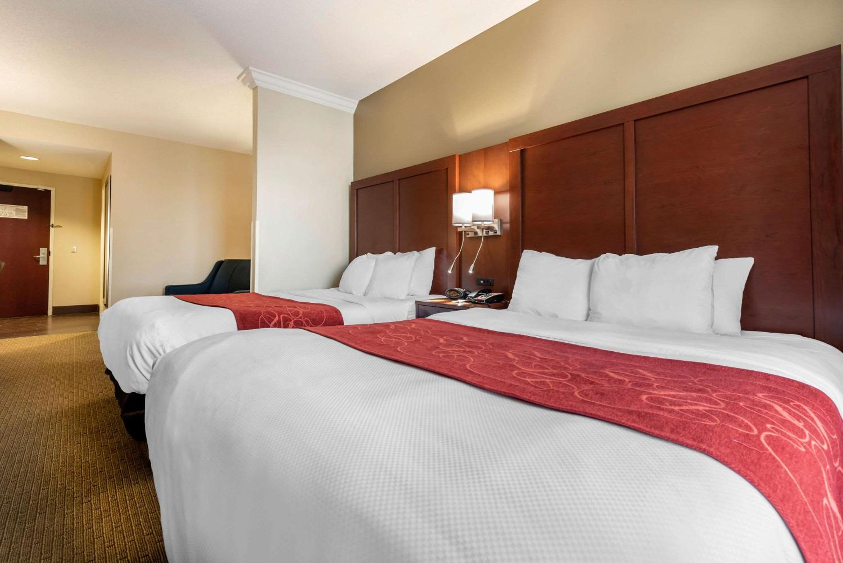 Queen Suite With Two Queen Beds - Non-Smoking - Photo 2
