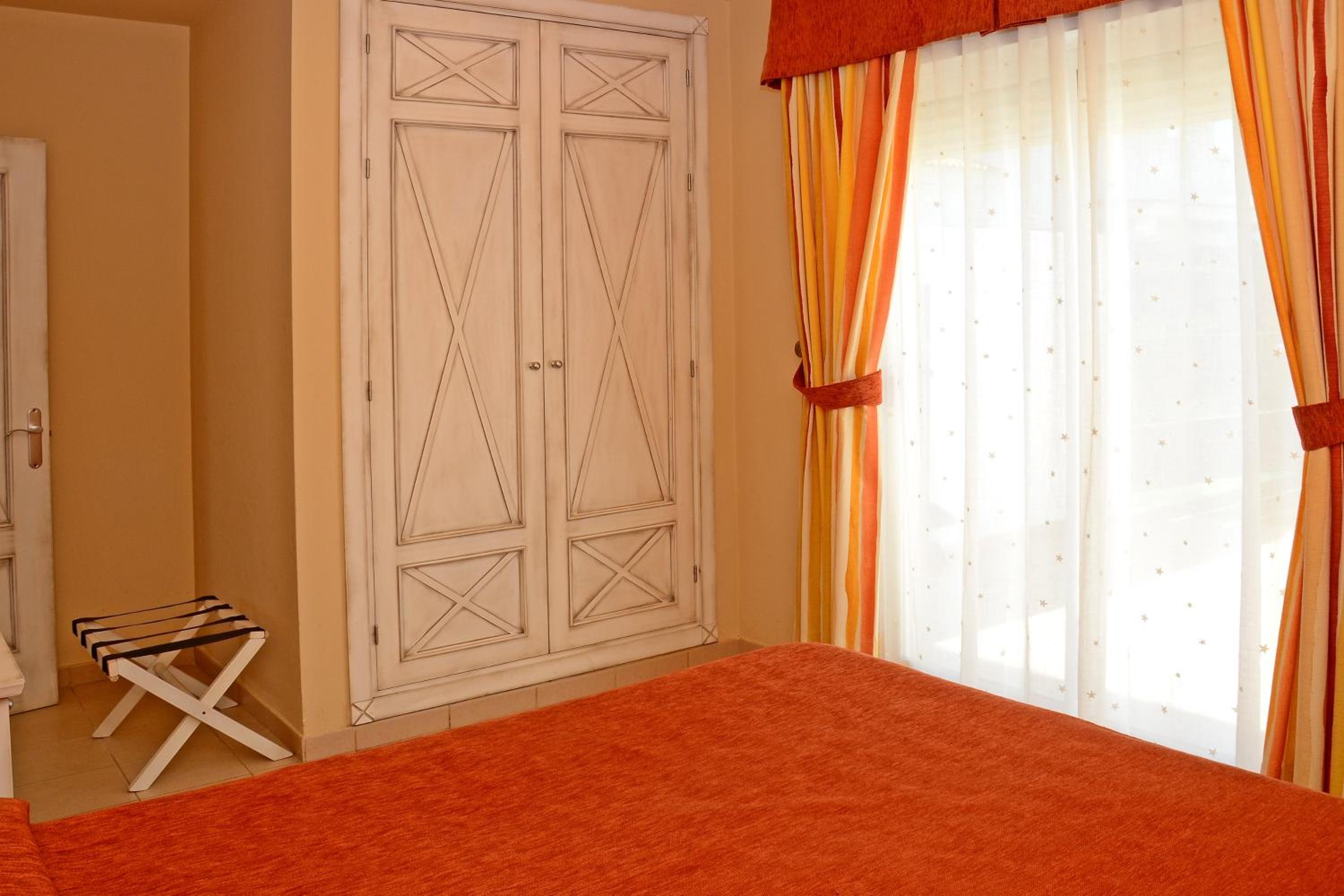Superior One-Bedroom Apartment with Terrace (2 Adults) - Photo 4