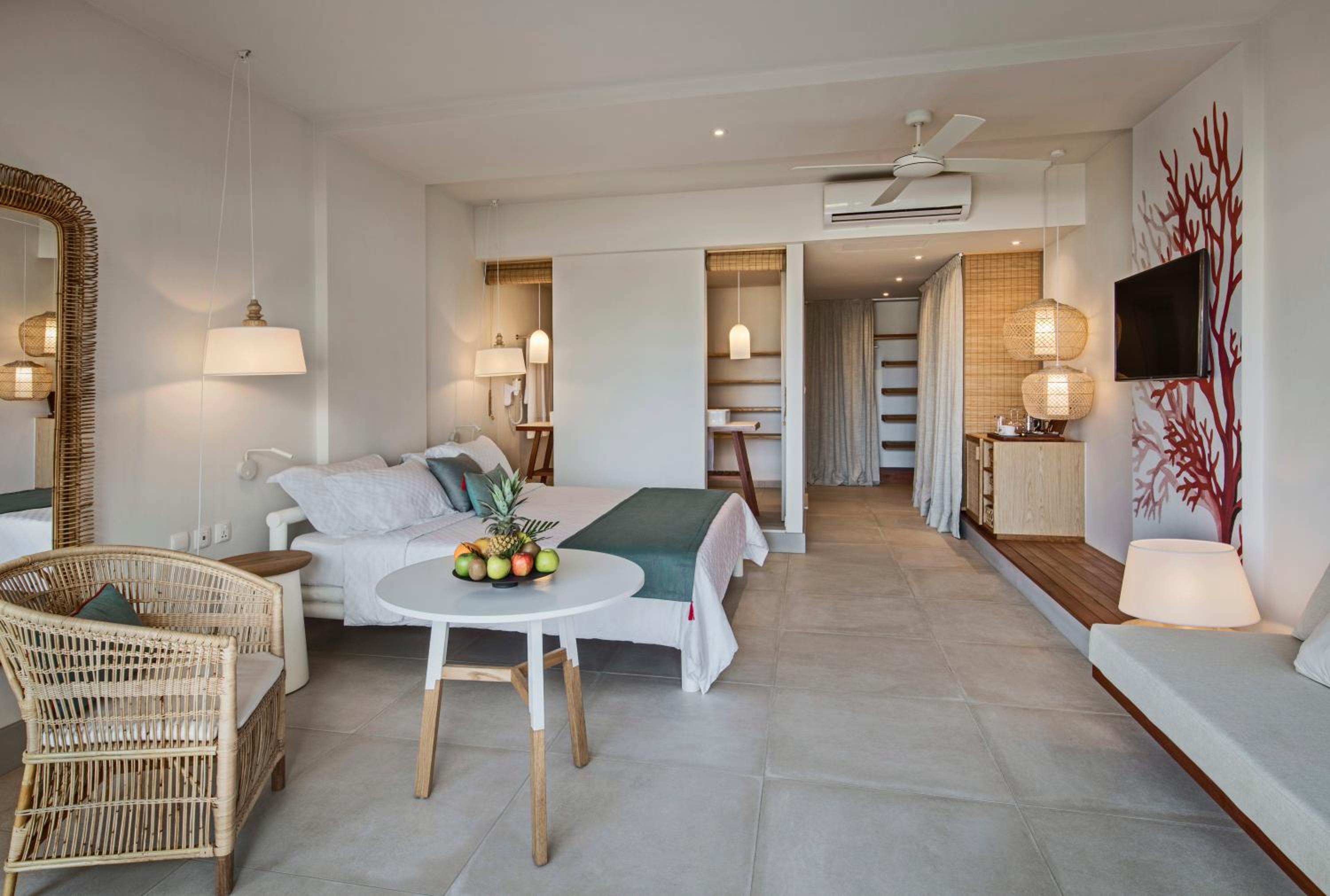 Superior Room with Sea View - Photo 2