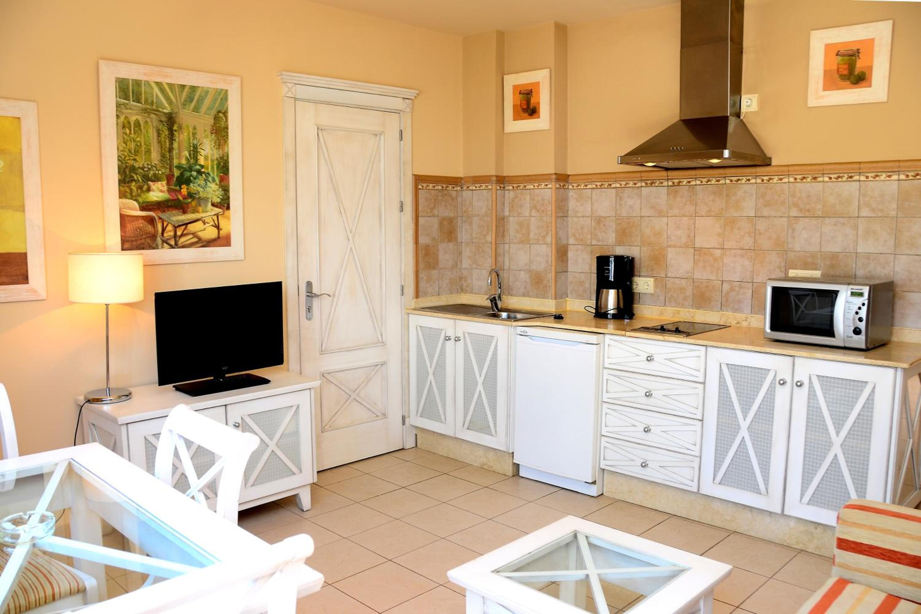 One-Bedroom Apartment (2 Adults) - Photo 9