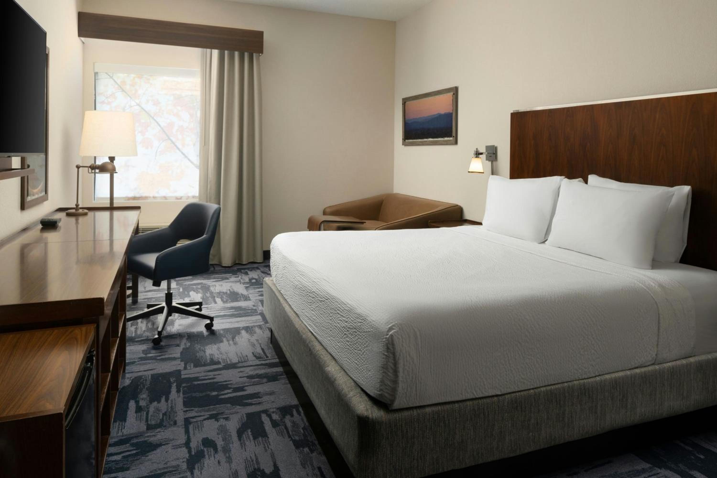 King Room with Bathtub - Mobility Access