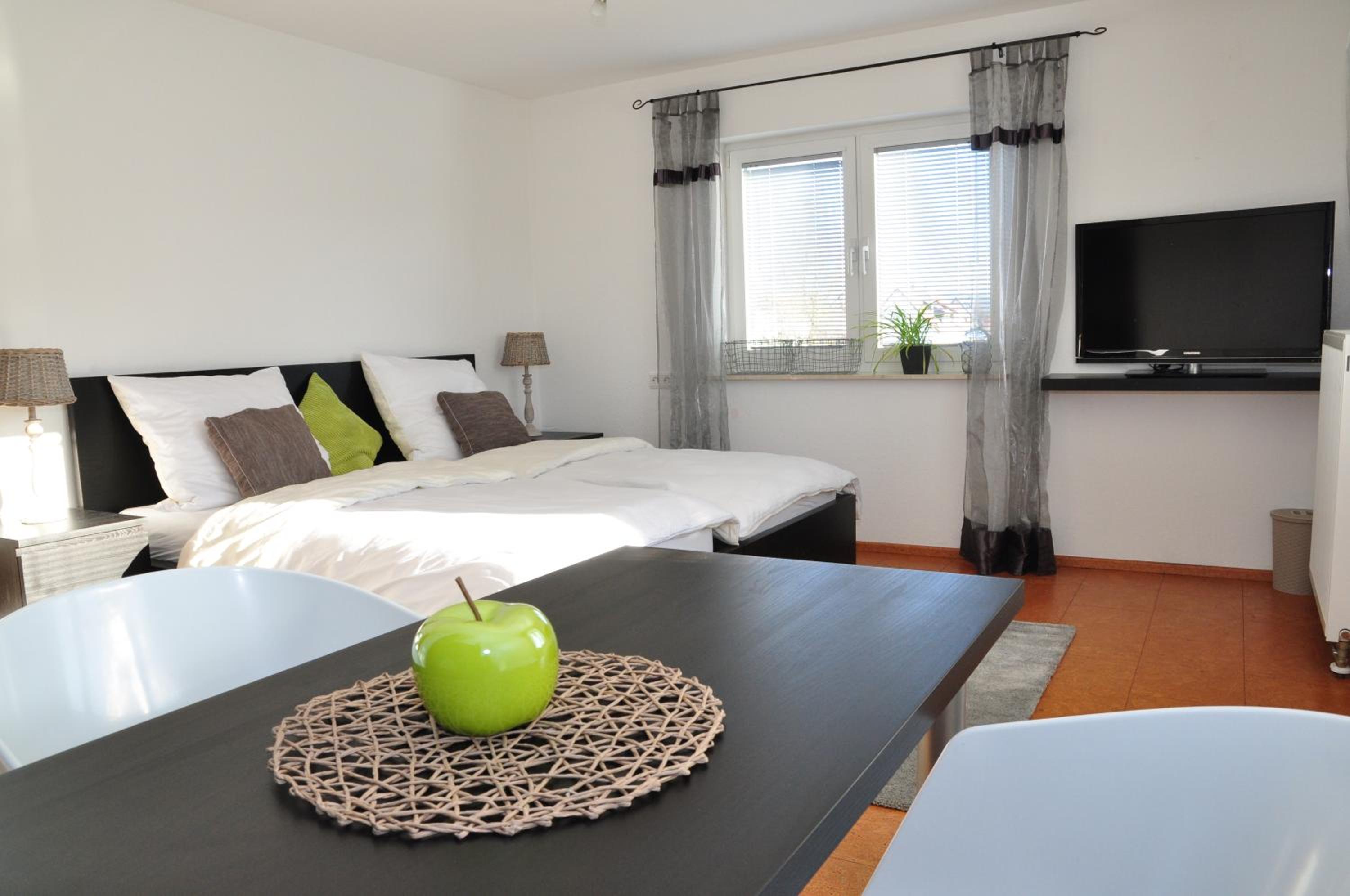Standard Twin Room with Shared Bathroom photo 2