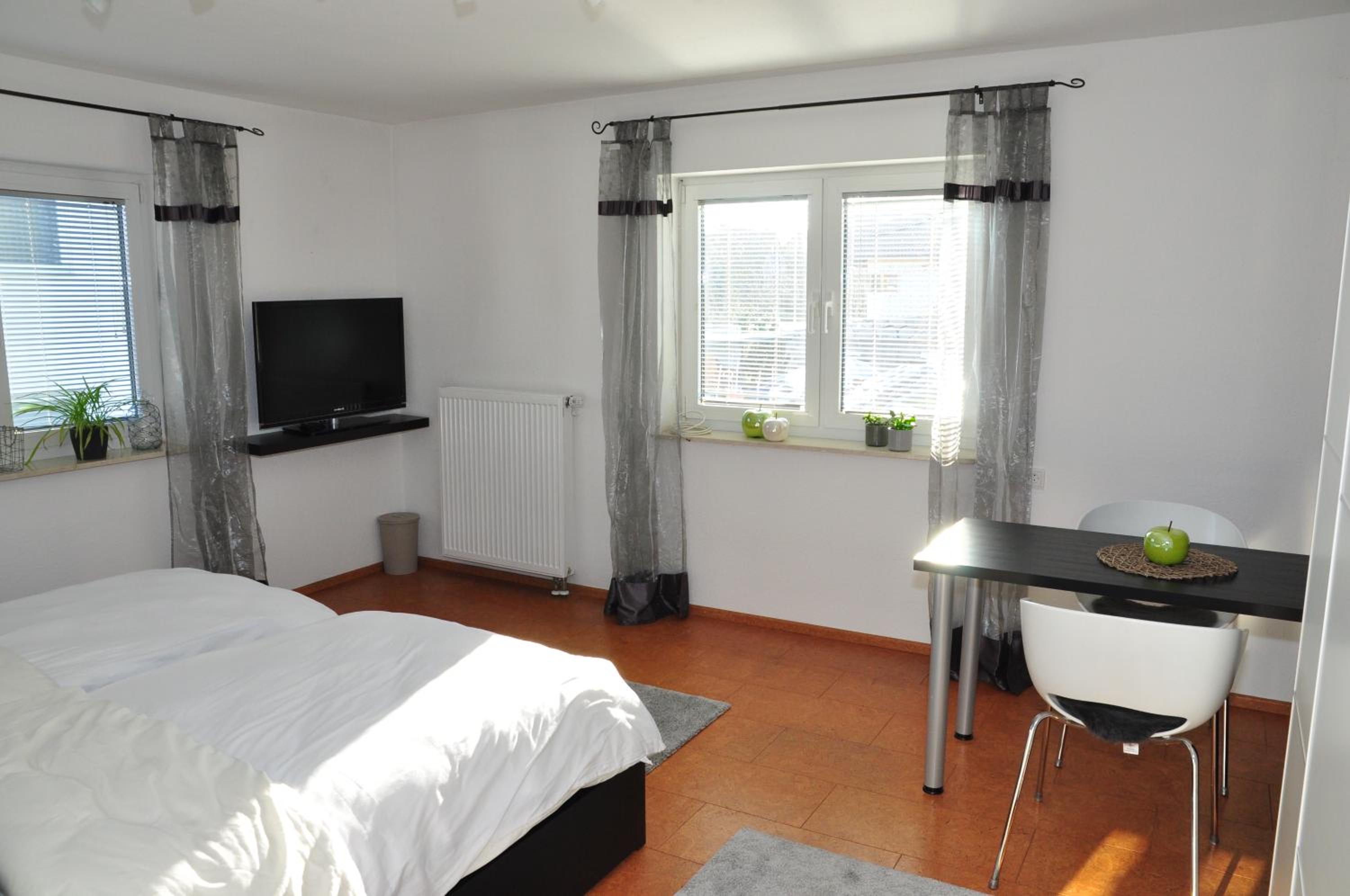 Standard Twin Room with Shared Bathroom photo 2