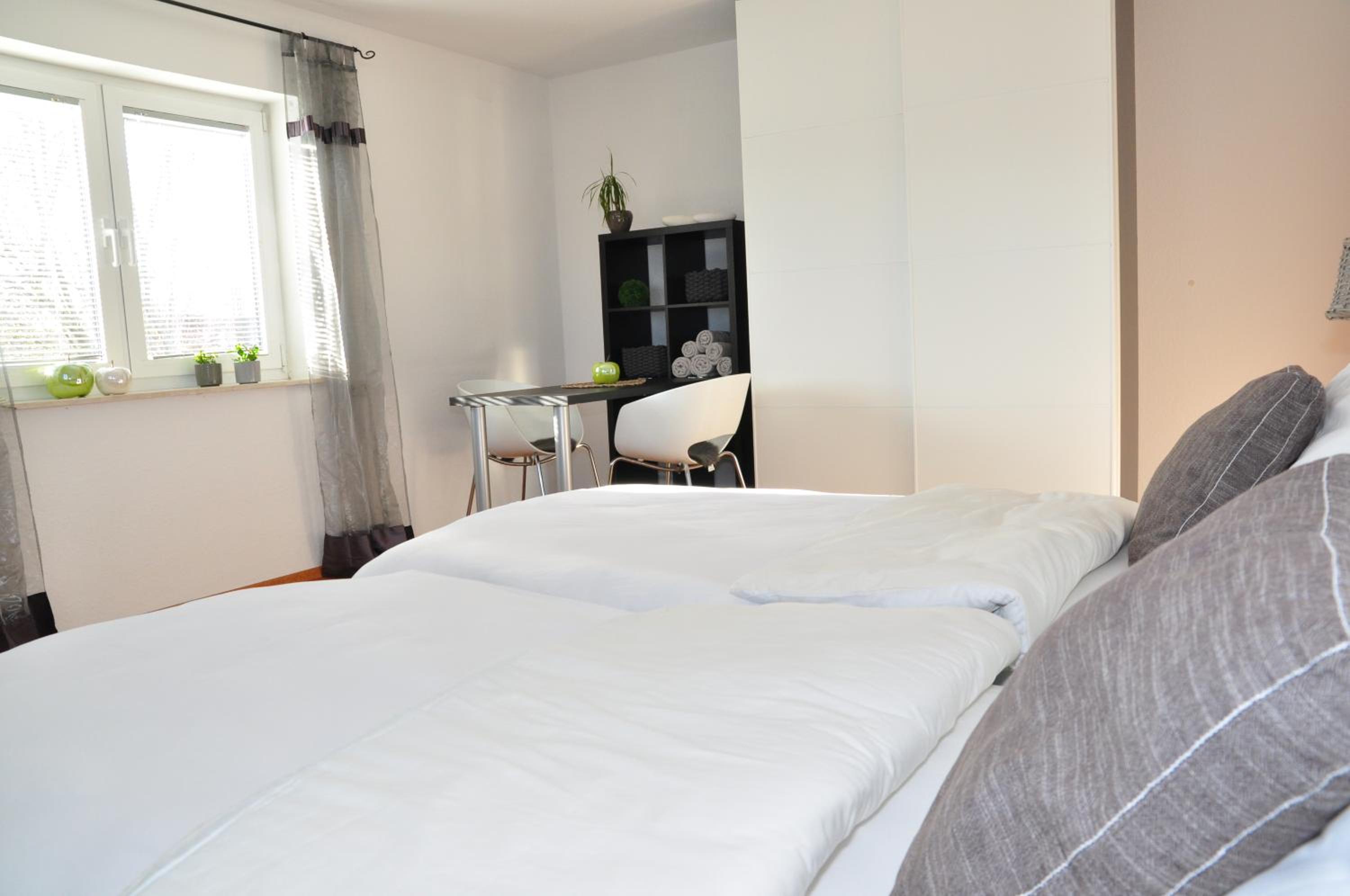 Standard Twin Room with Shared Bathroom photo 1