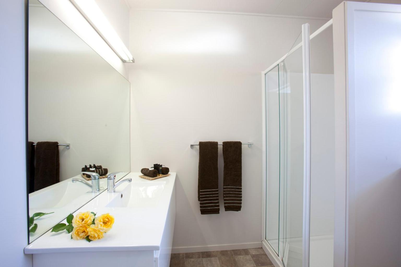 Deluxe One-Bedroom Apartment - Photo 10