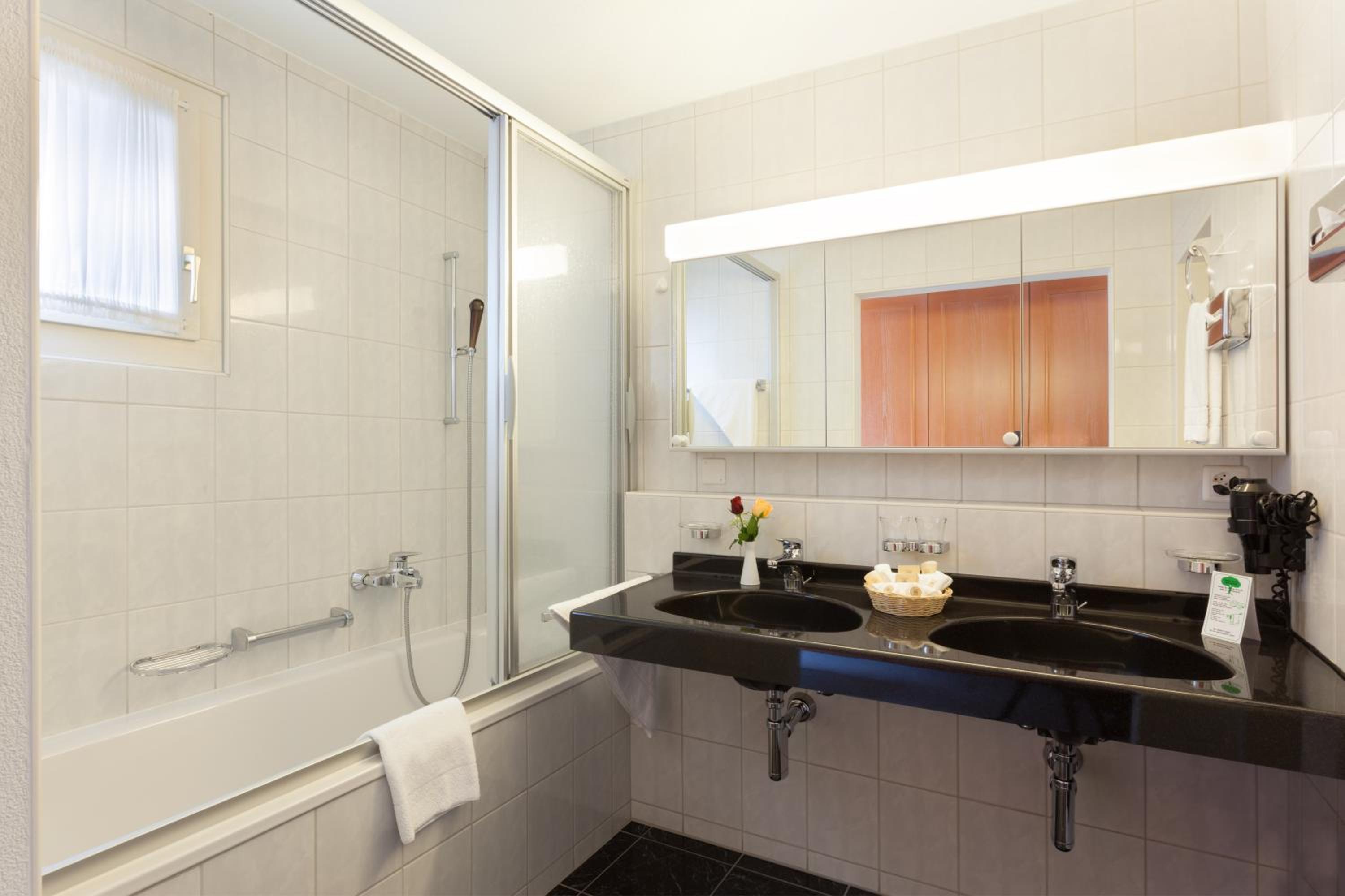 Two Bedroom Suite with Balcony - Photo 9