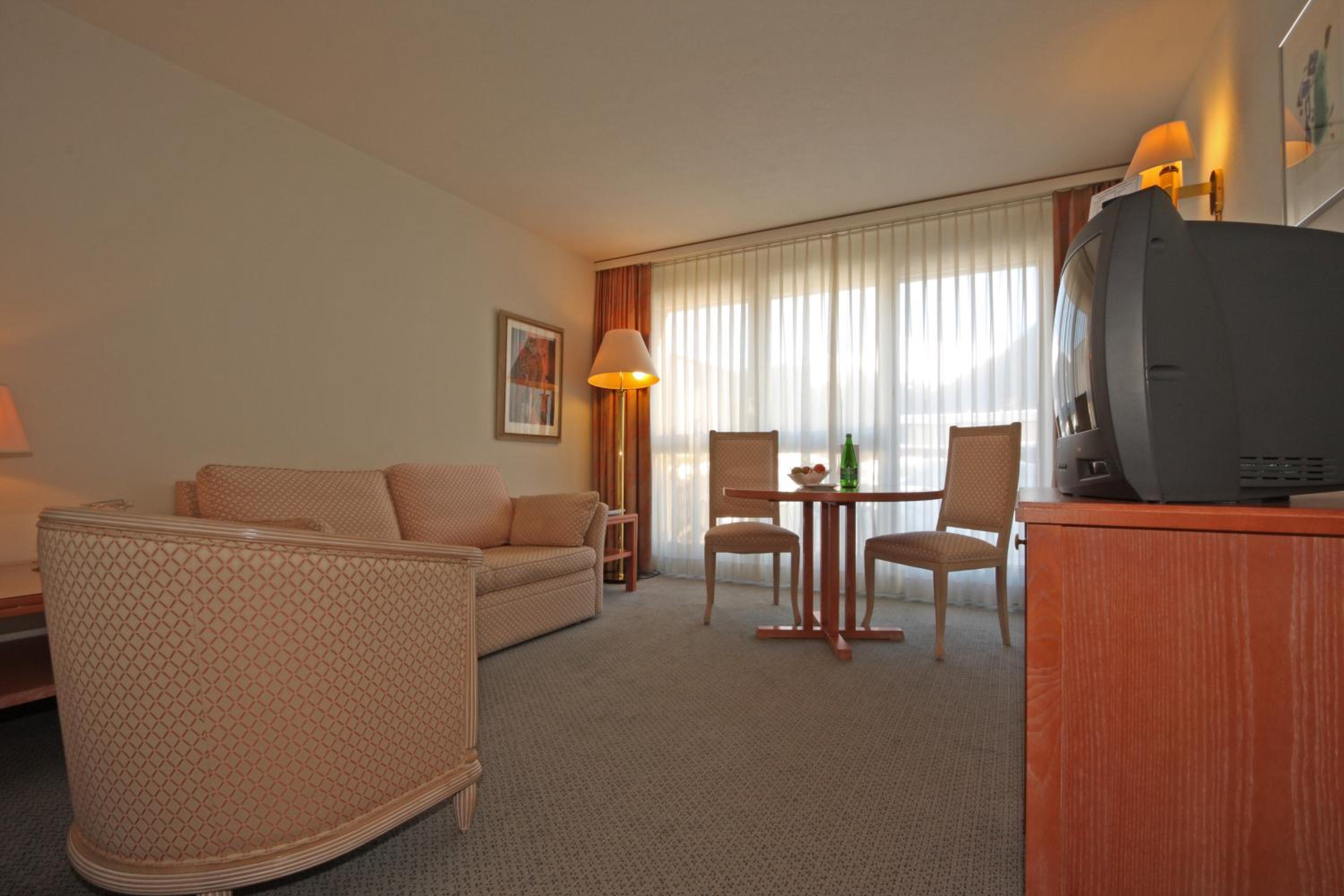 Two Bedroom Suite with Balcony - Photo 8
