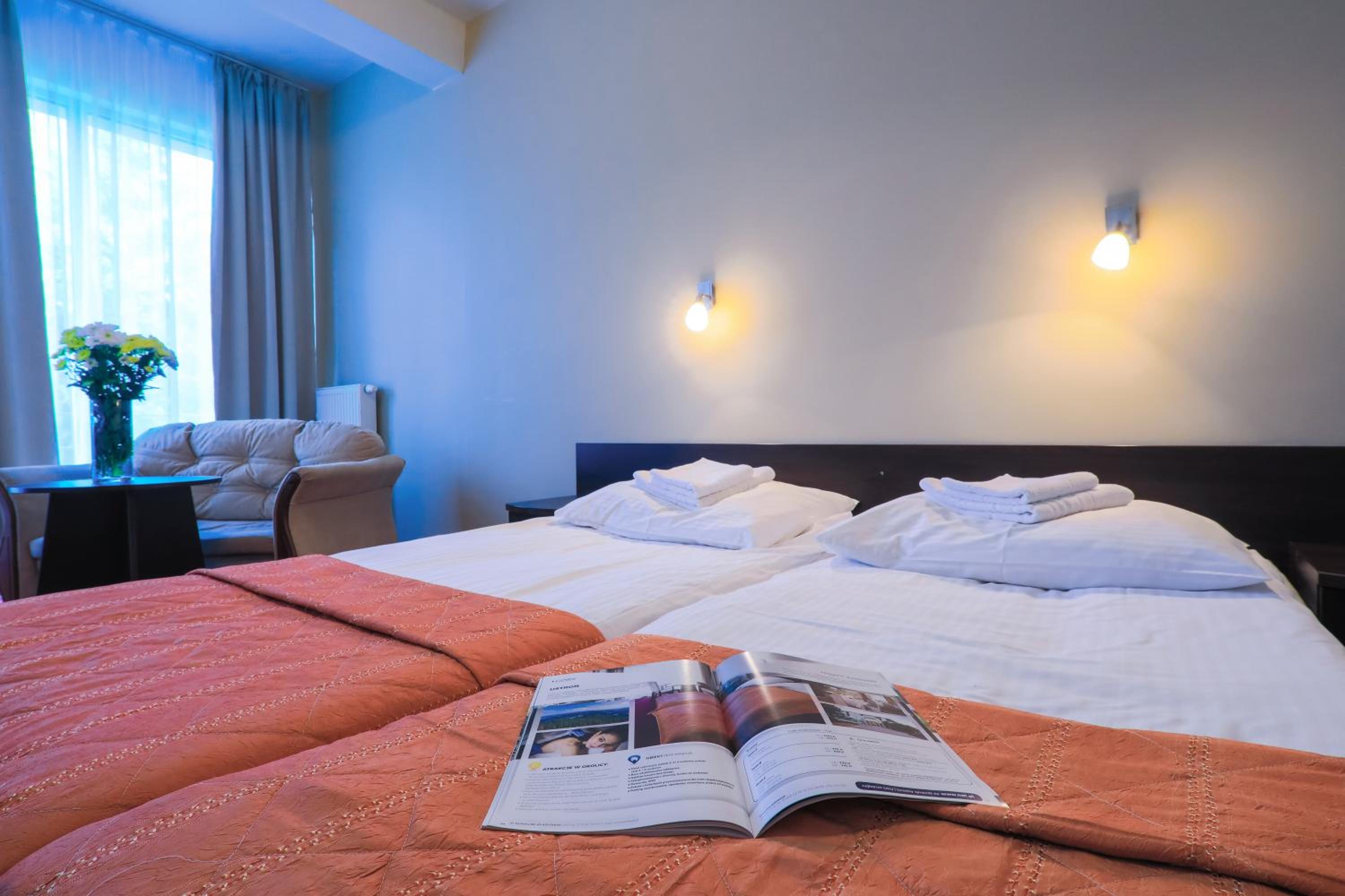 Twin Room with Extra Bed - Photo 1