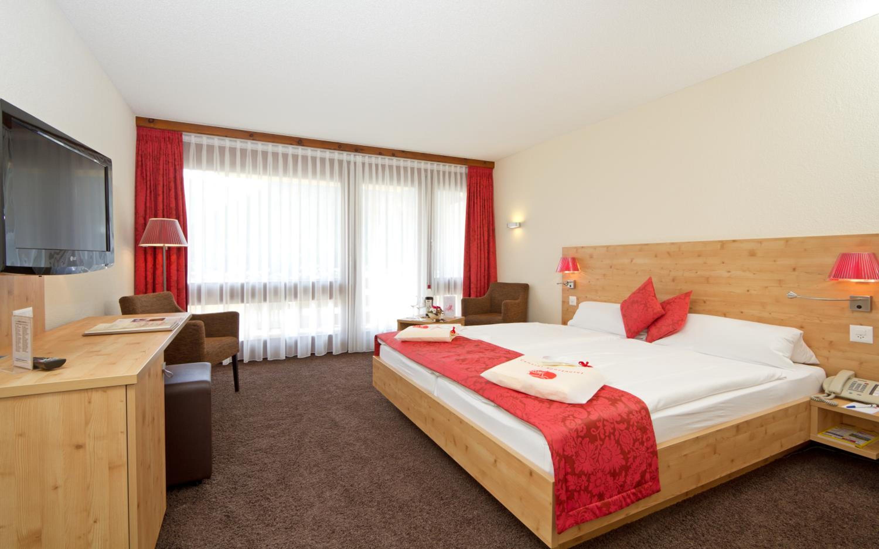 Superior Room West with Balcony - Photo 9