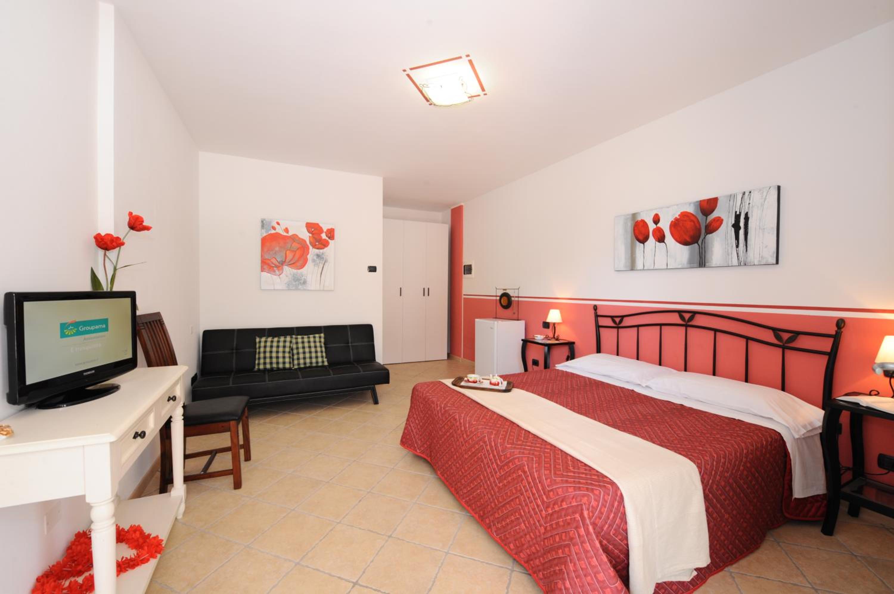 Triple Room with Private Bathroom - Photo 1